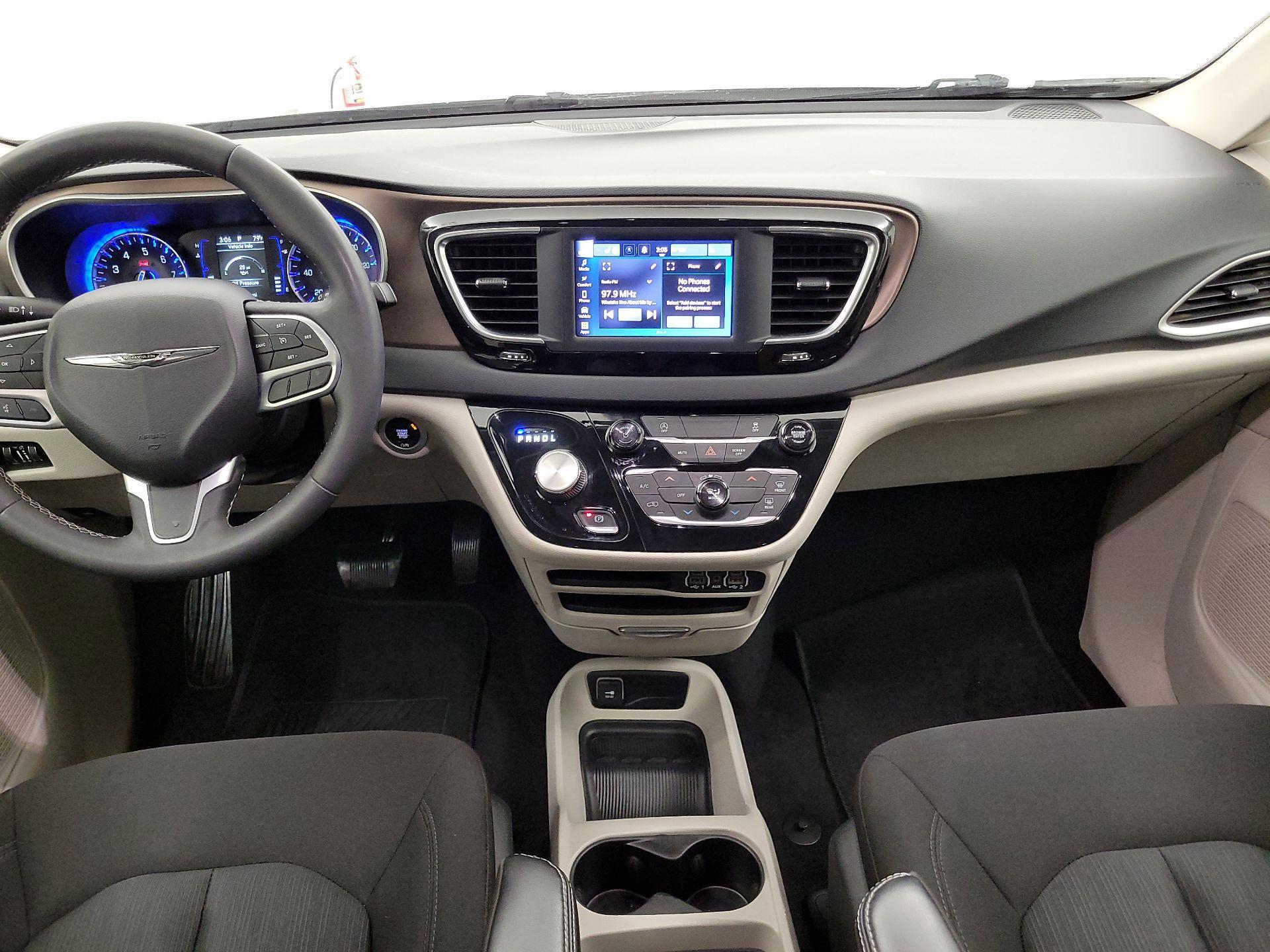 Thumbnail: 2023 Chrysler Voyager - 9