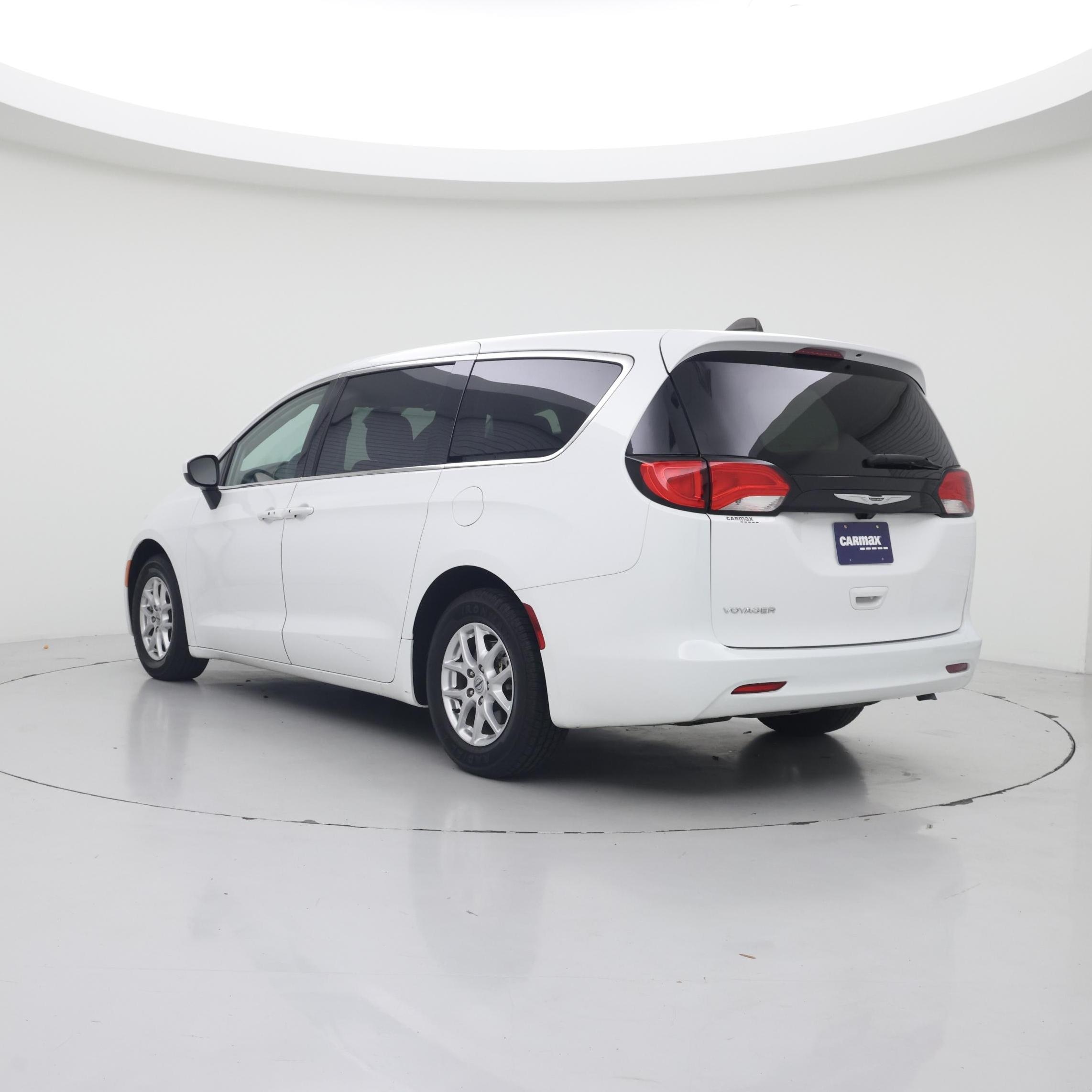 Thumbnail: 2023 Chrysler Voyager - 2