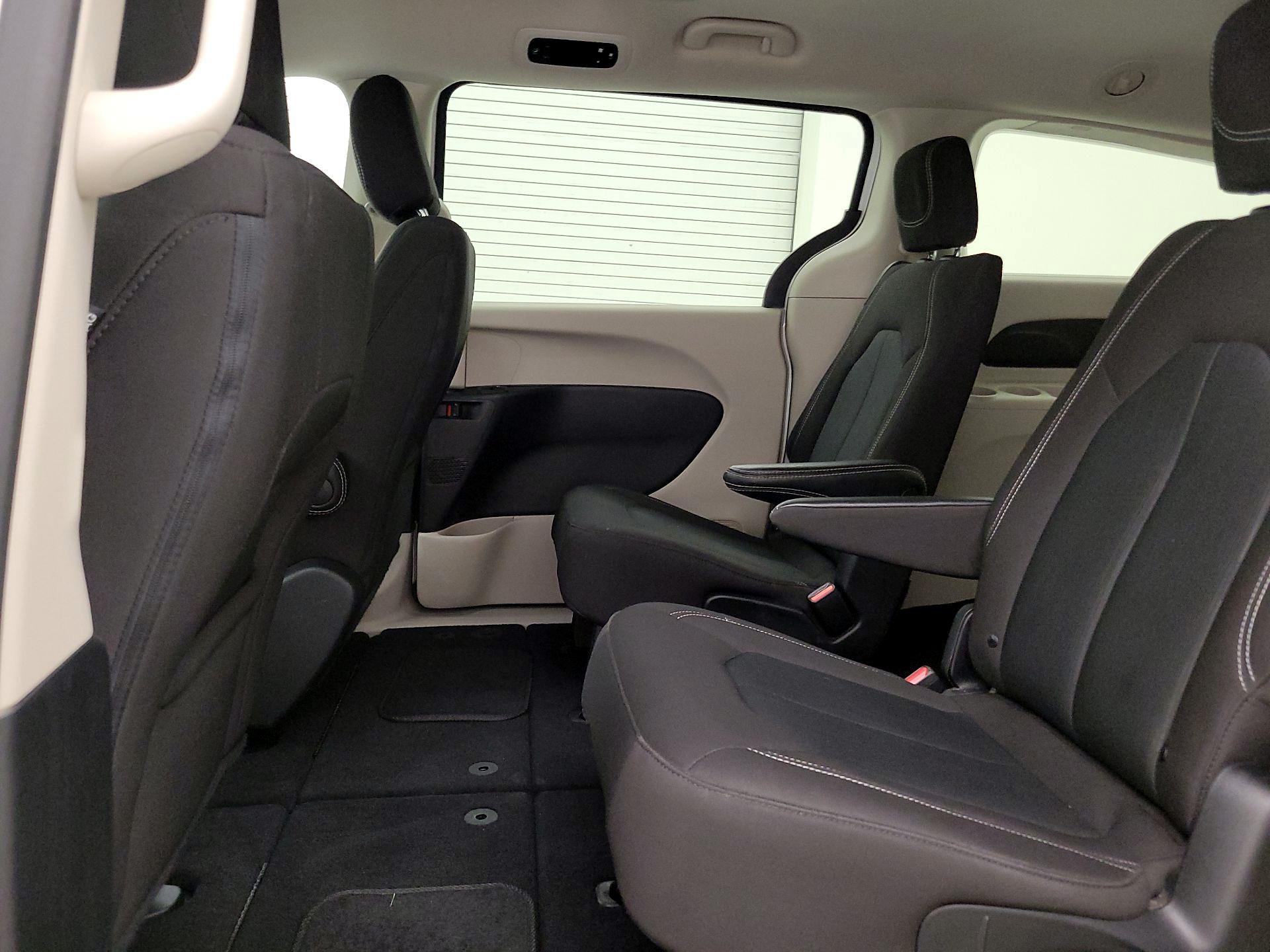 Thumbnail: 2023 Chrysler Voyager - 19