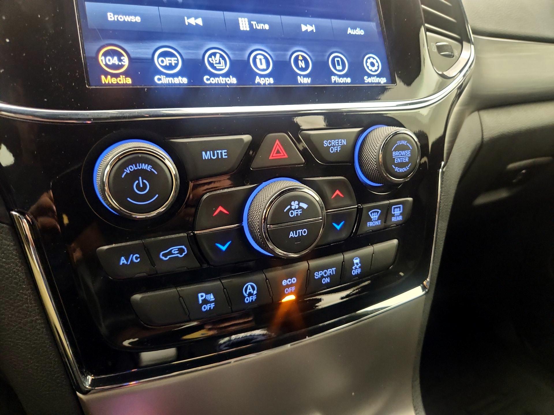 Thumbnail: 2021 Jeep Grand Cherokee - 17