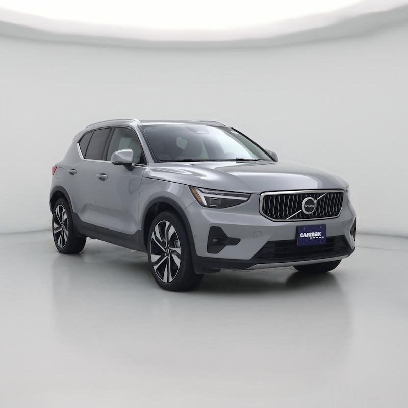 2024 Volvo XC40 B5 Plus Bright Theme