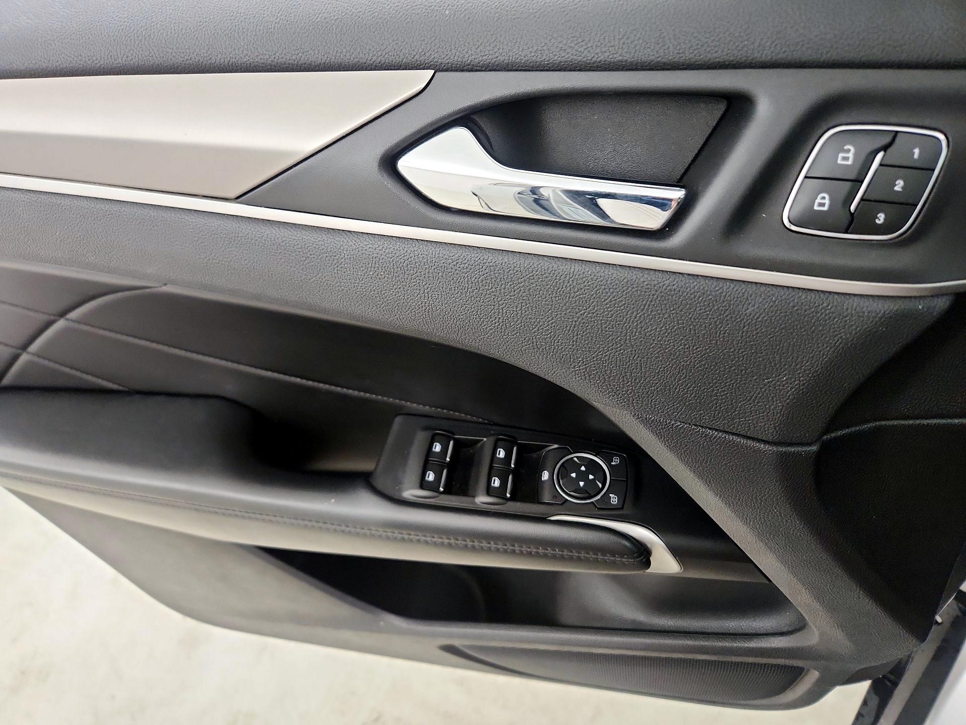 Thumbnail: 2019 Lincoln MKC - 12
