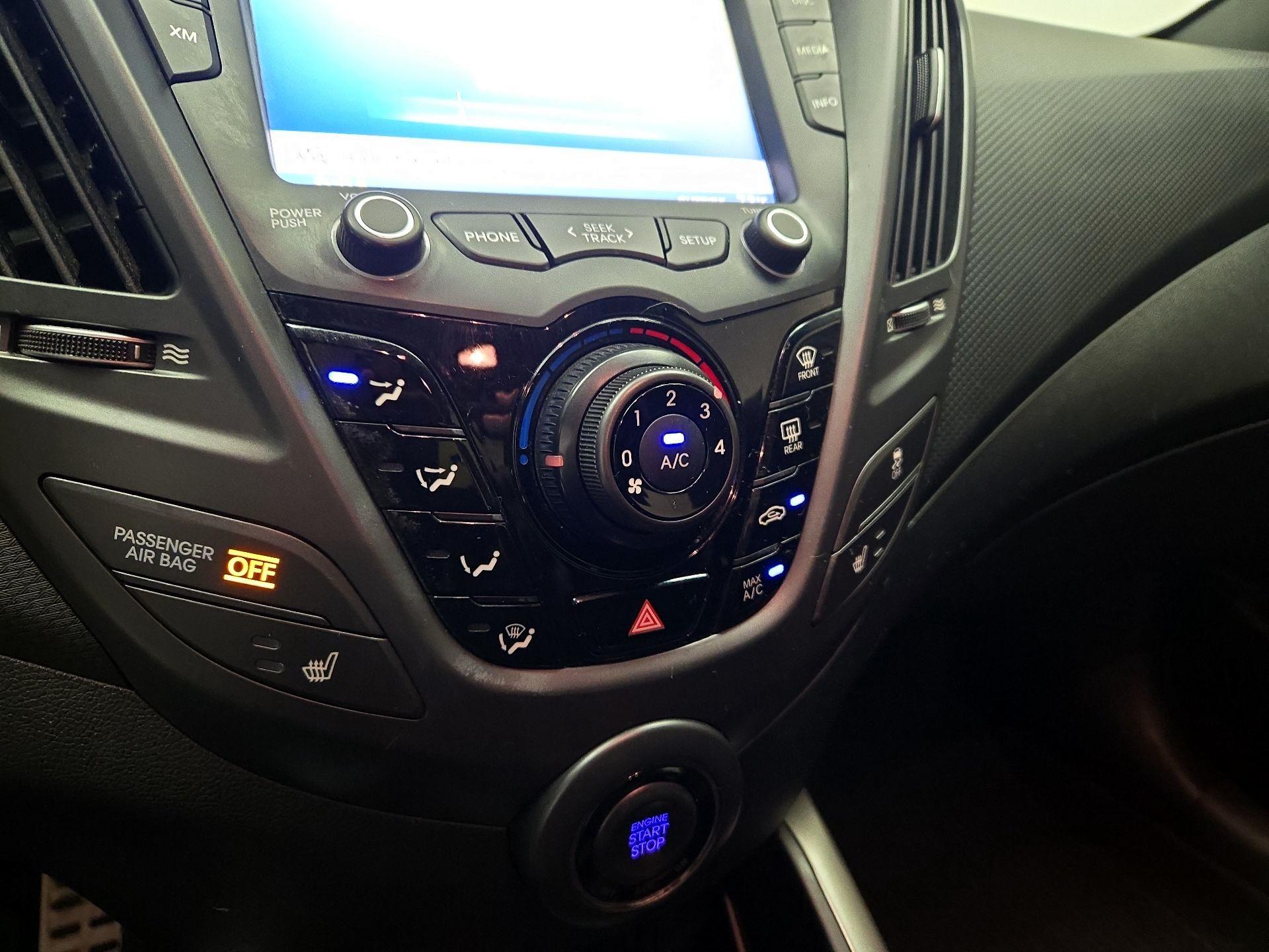 Thumbnail: 2016 Hyundai Veloster - 16