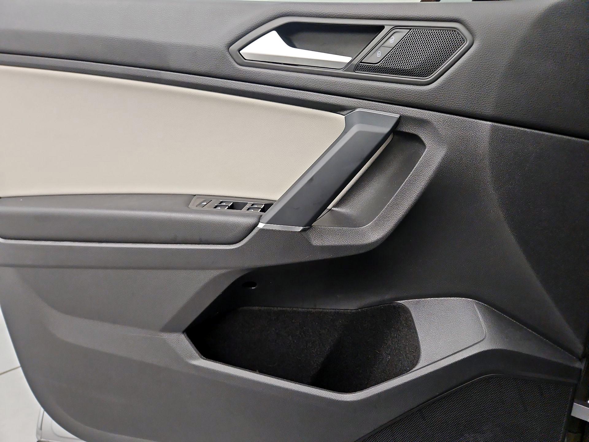 Thumbnail: 2020 Volkswagen Tiguan - 10