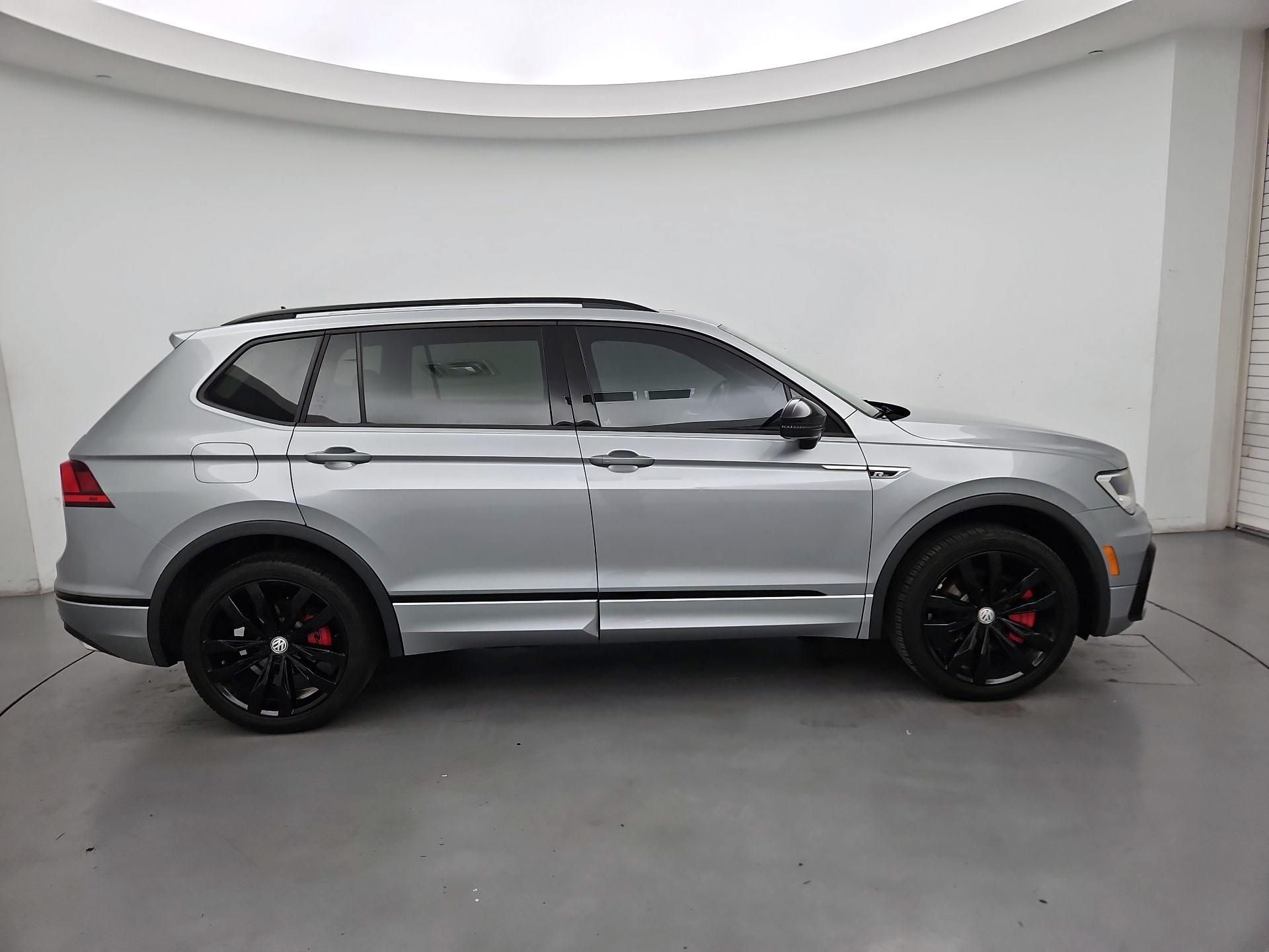 Thumbnail: 2020 Volkswagen Tiguan - 4
