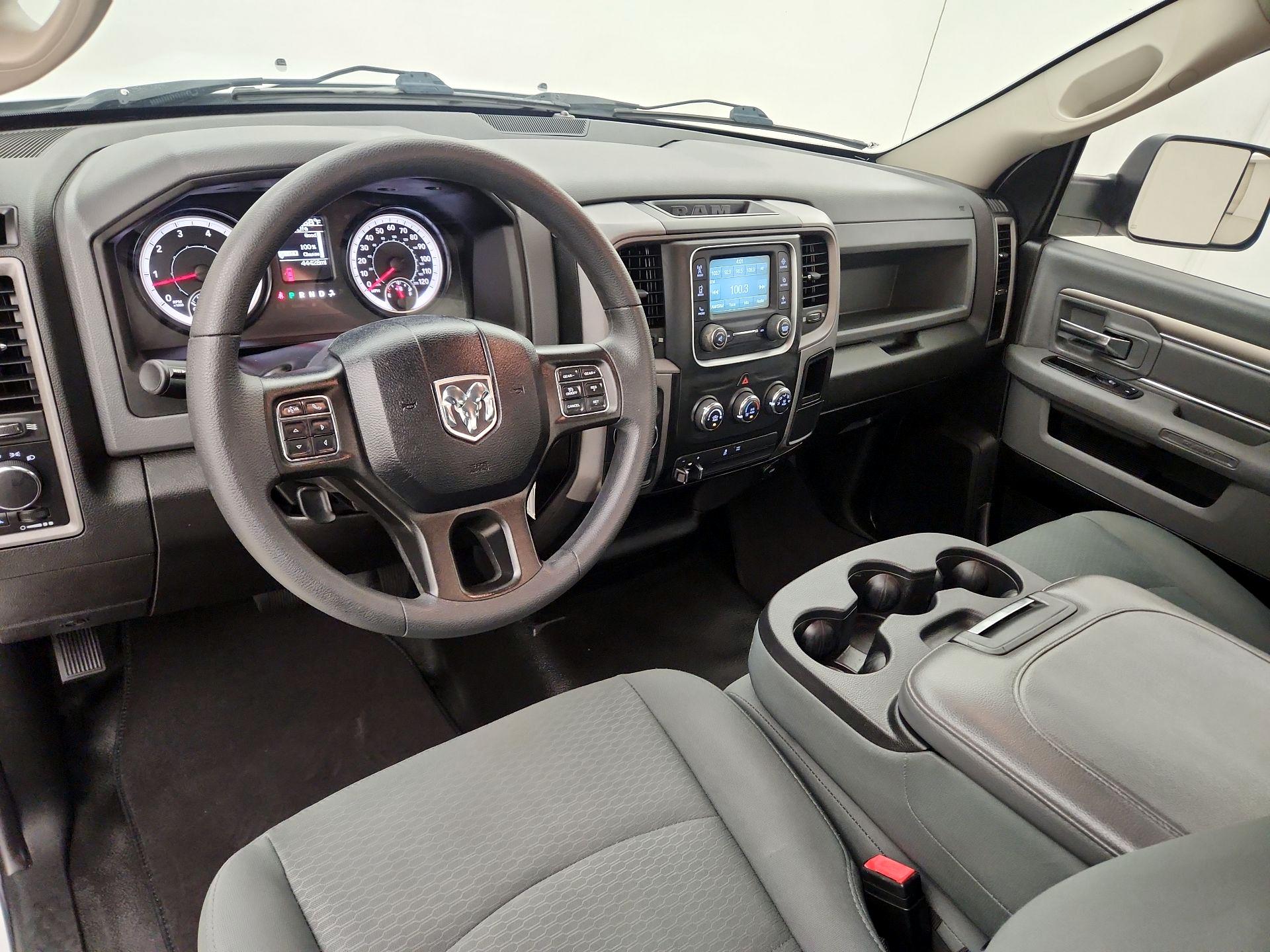 Thumbnail: 2020 RAM 1500 Classic - 9