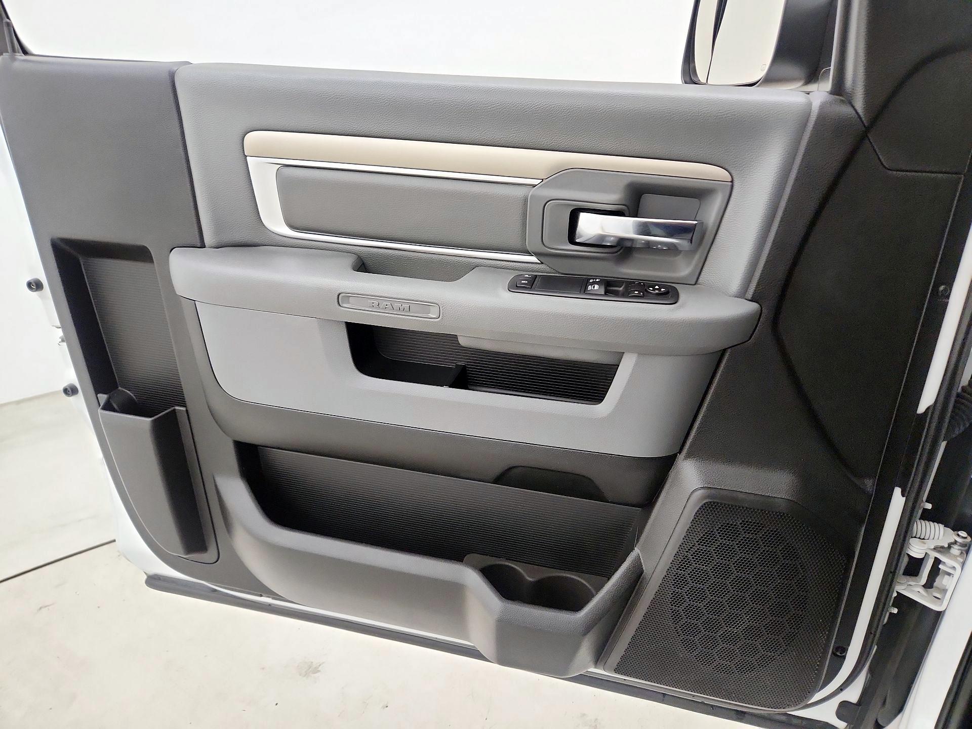 Thumbnail: 2020 RAM 1500 Classic - 12