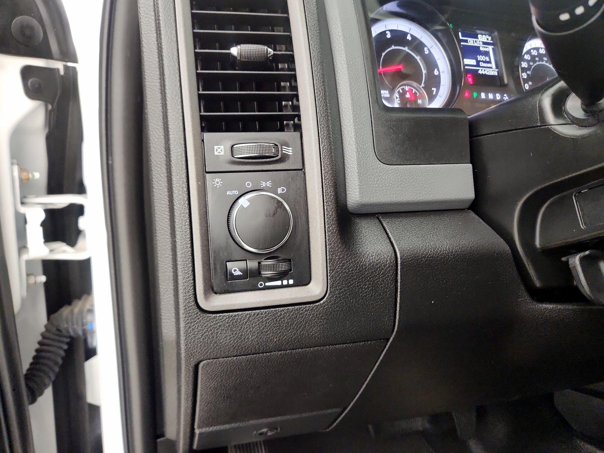 Thumbnail: 2020 RAM 1500 Classic - 13