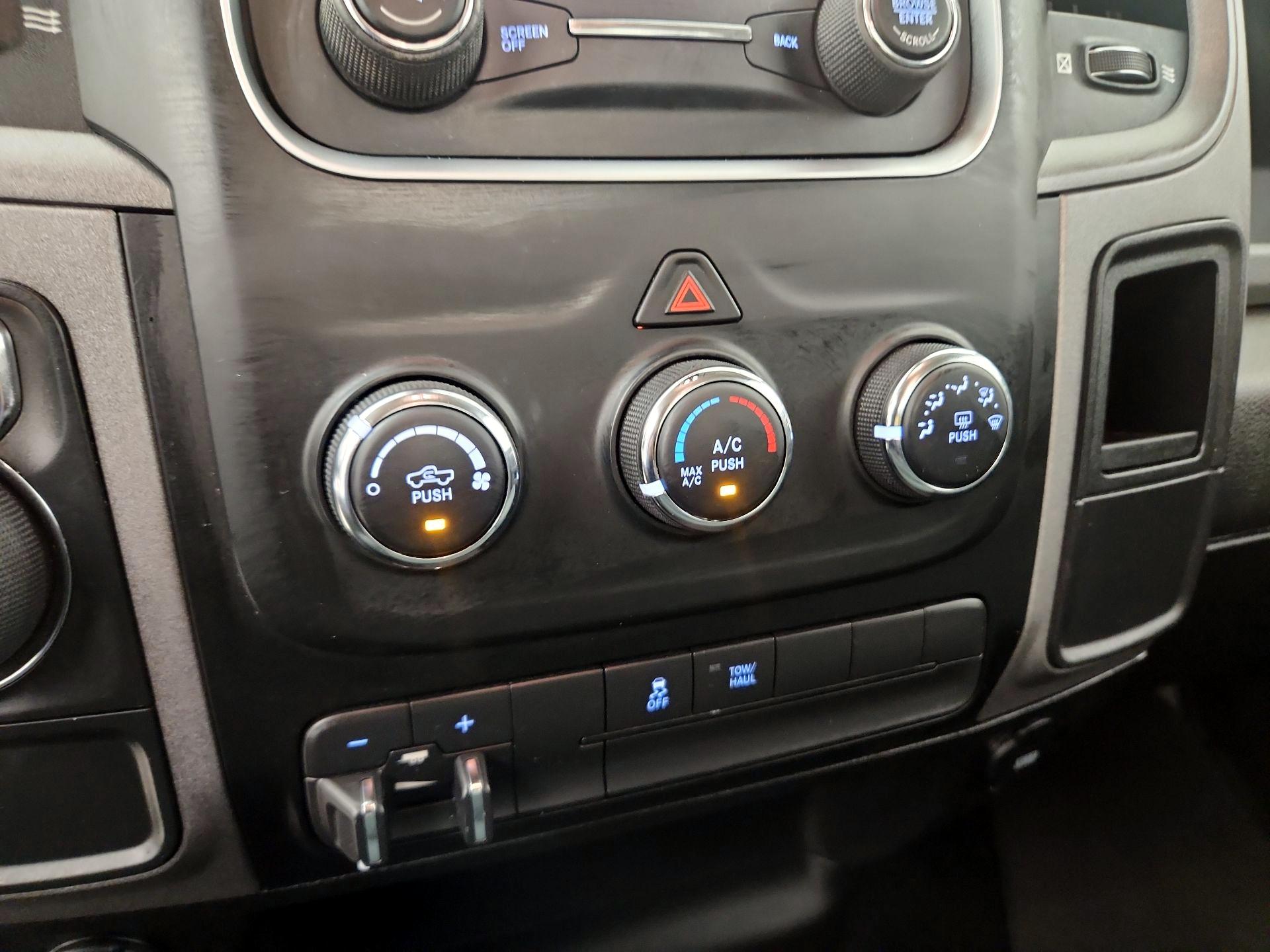 Thumbnail: 2020 RAM 1500 Classic - 16