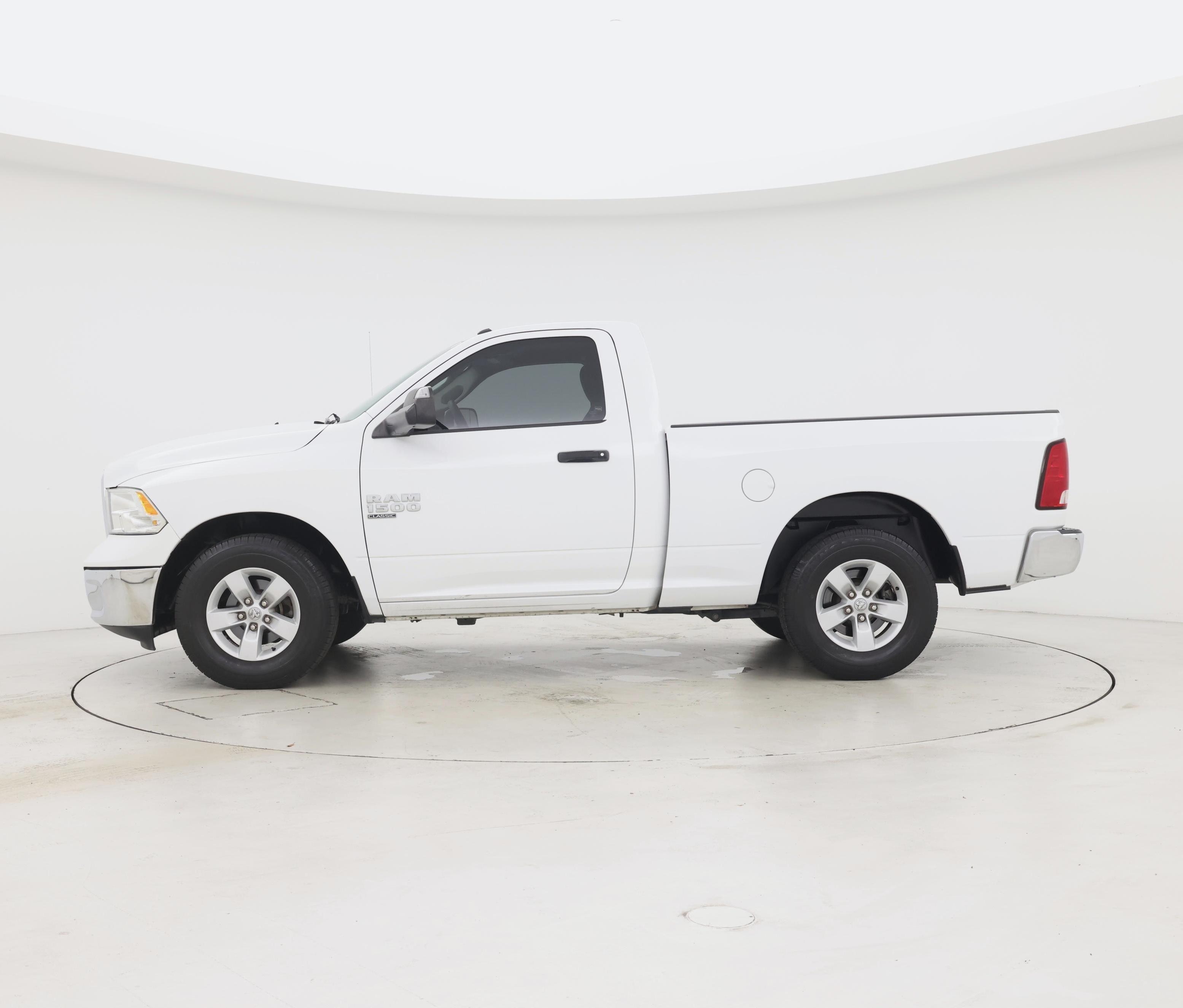 Thumbnail: 2020 RAM 1500 Classic - 3