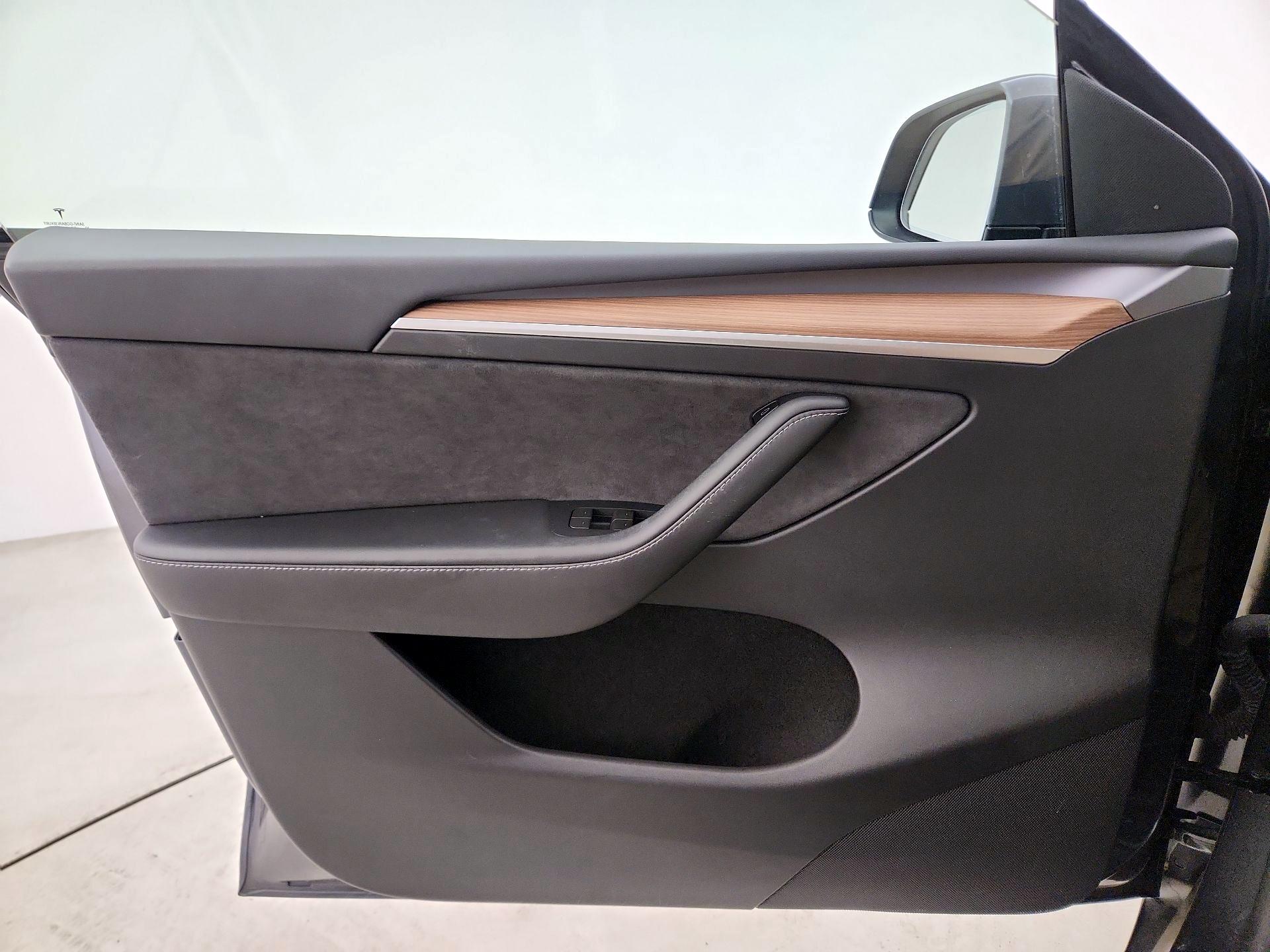 Thumbnail: 2023 Tesla Model Y - 12