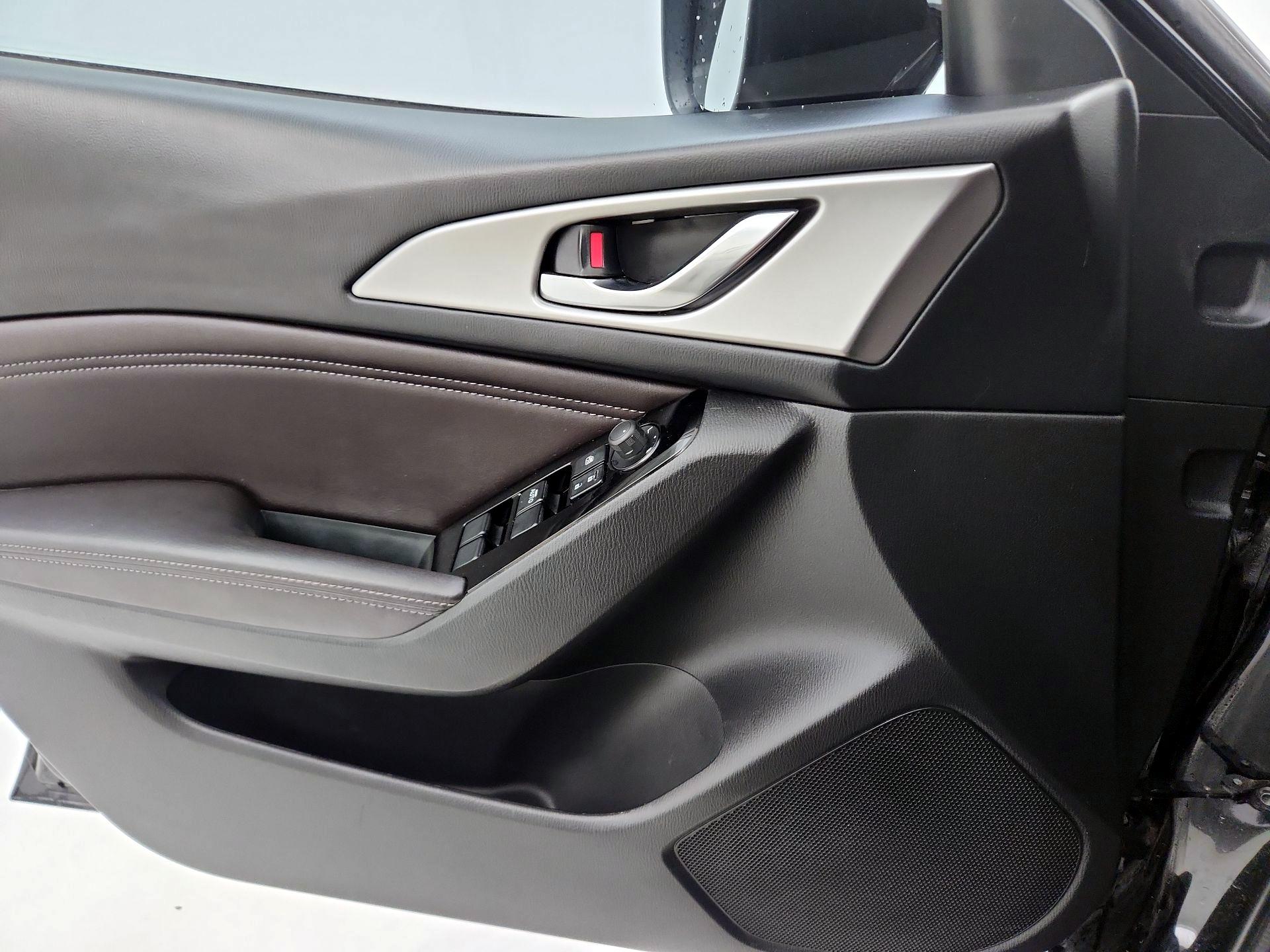 Thumbnail: 2018 Mazda Mazda3 - 10