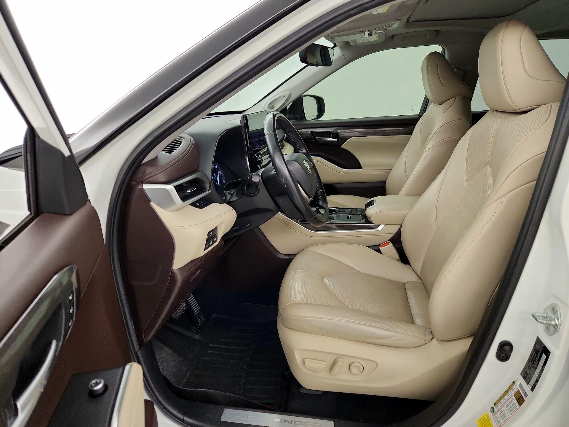 Thumbnail: 2020 Toyota Highlander - 11
