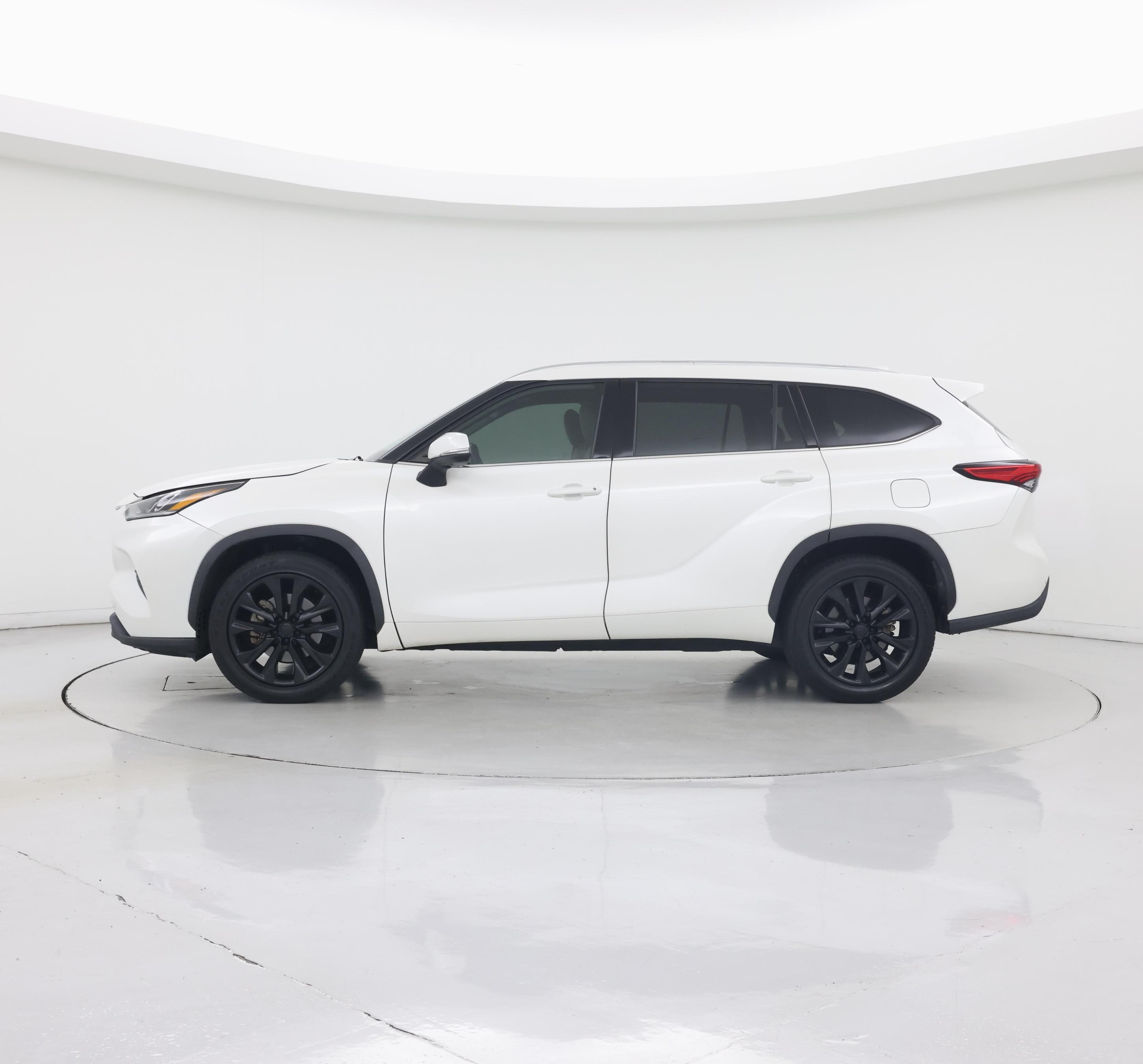 Thumbnail: 2020 Toyota Highlander - 3