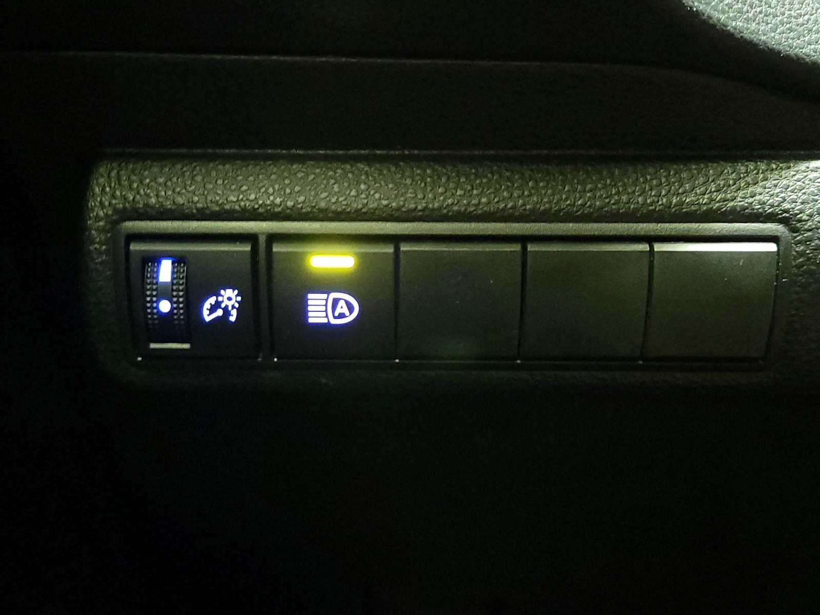 2022 Toyota Corolla LE - Photo 14
