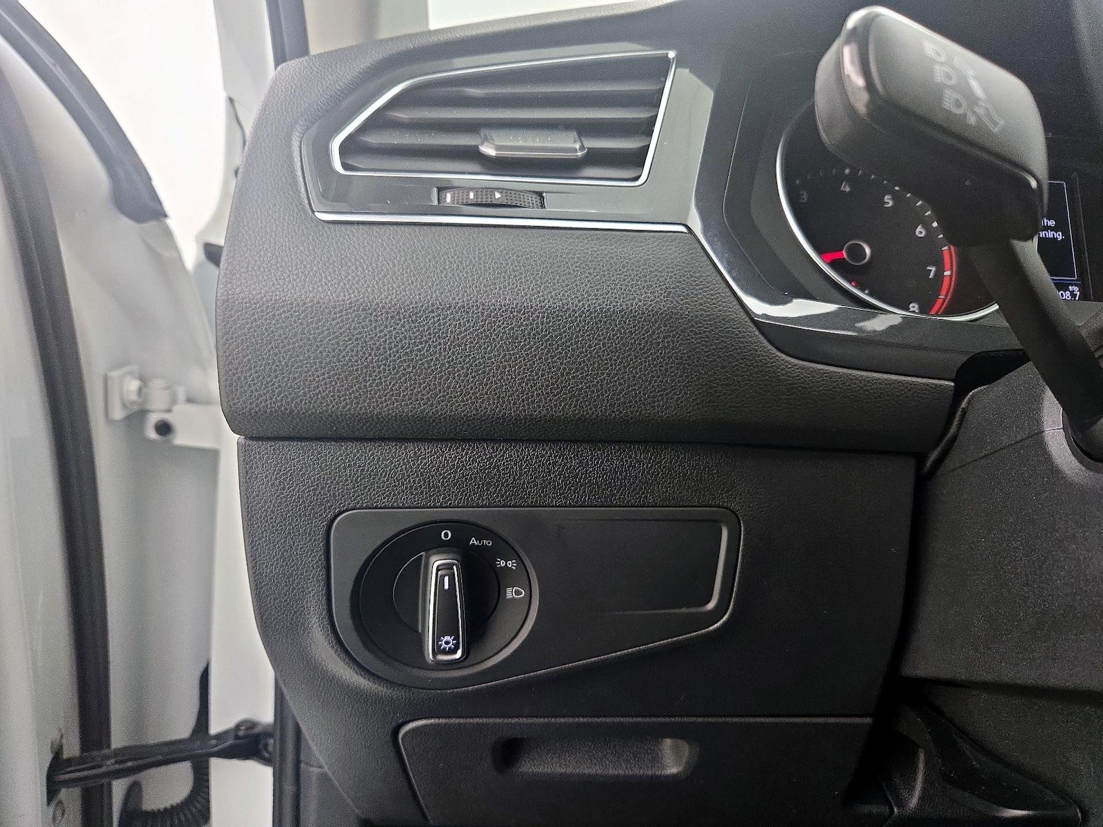 2019 Volkswagen Tiguan SE - Photo 14