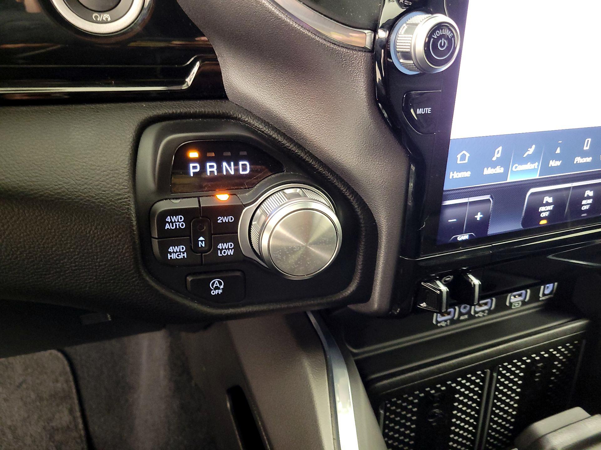 Thumbnail: 2025 RAM 1500 - 18