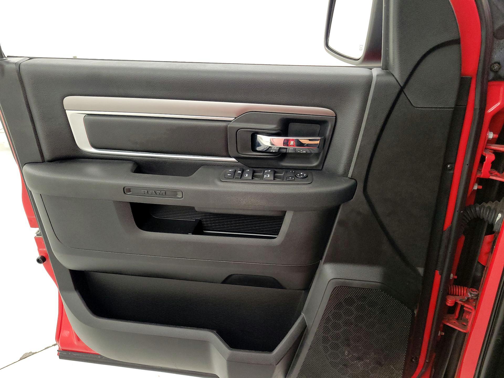 Thumbnail: 2024 RAM 1500 Classic - 12