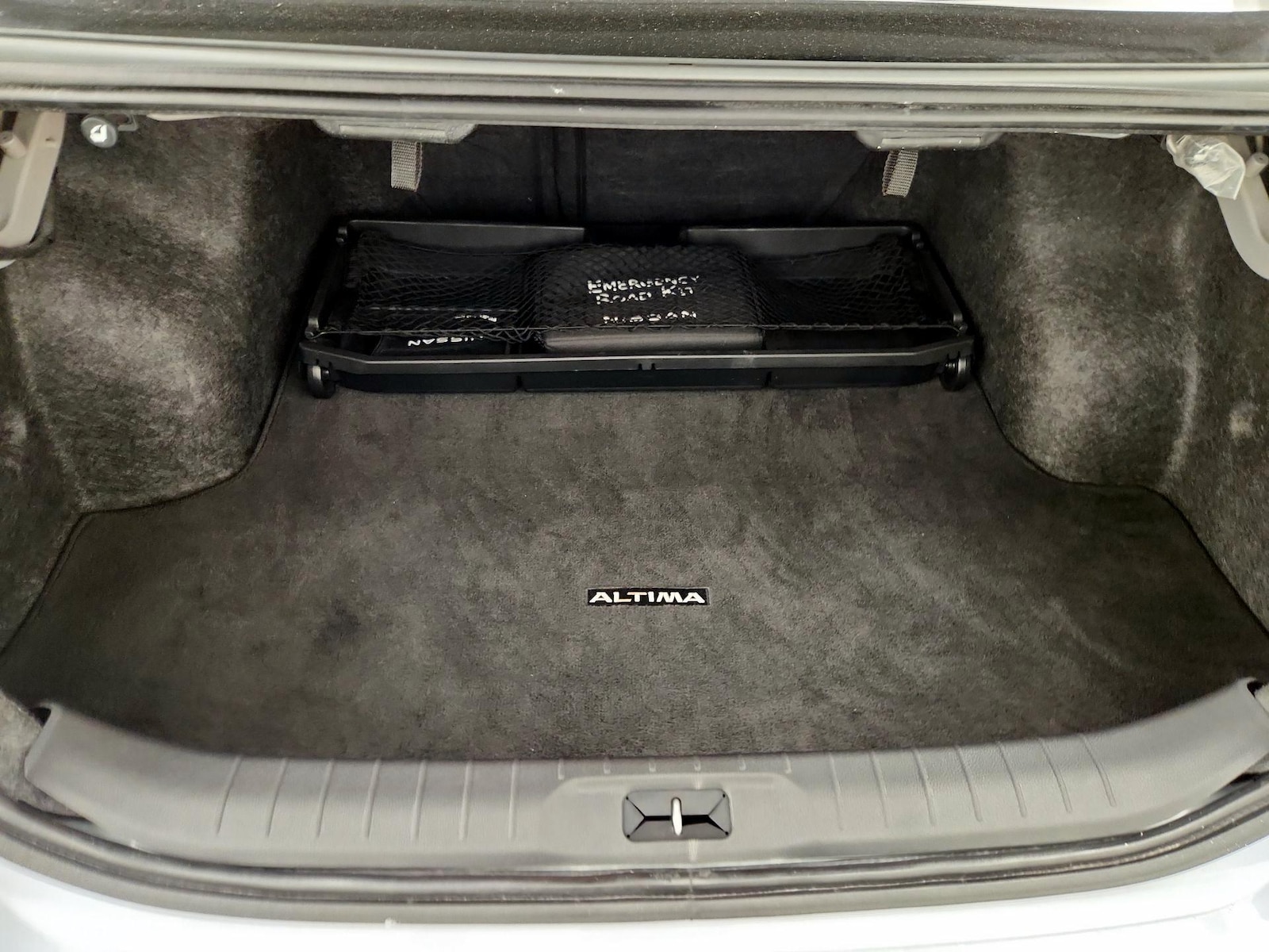 2023 Nissan Altima SR - Photo 23
