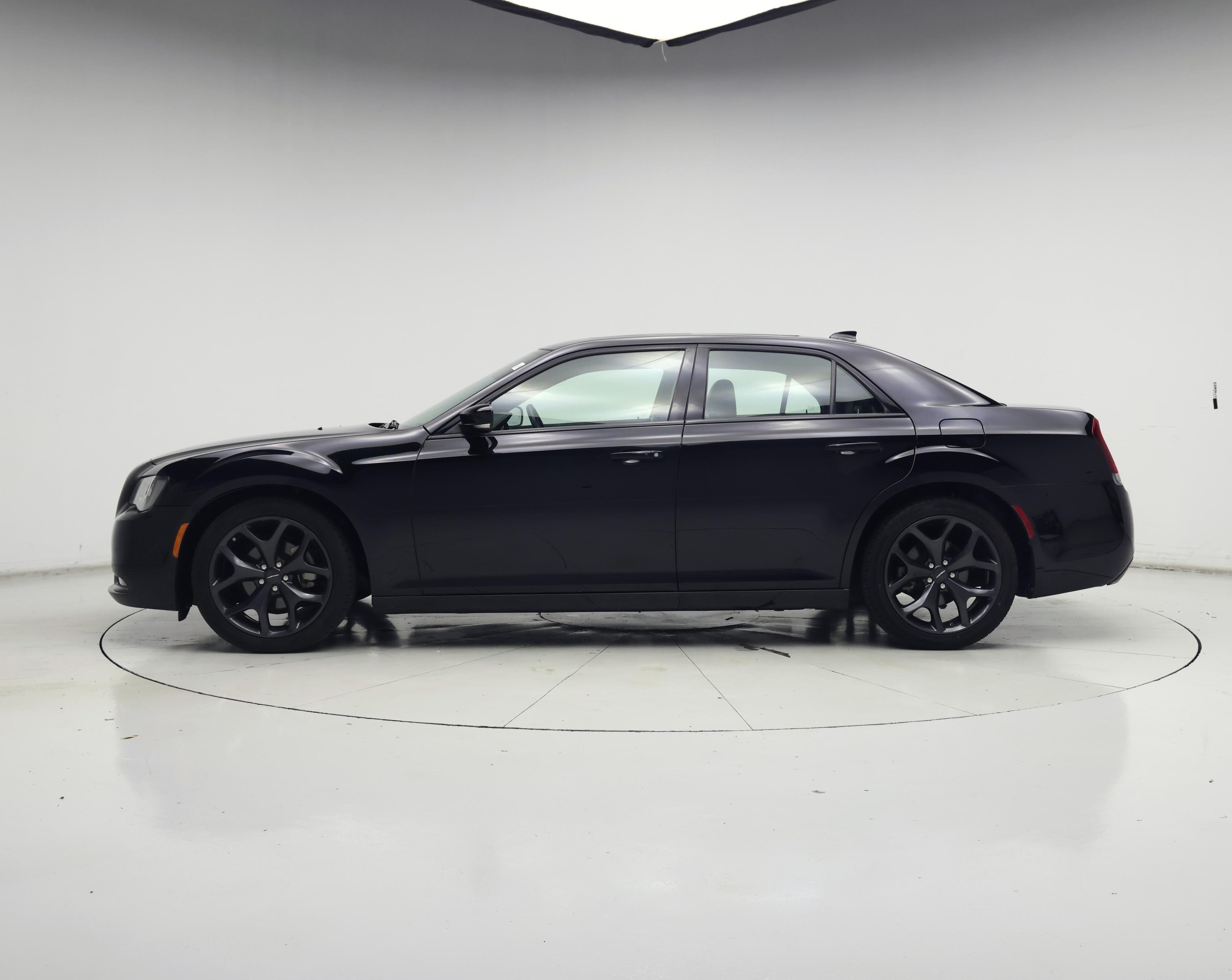 Thumbnail: 2023 Chrysler 300 - 3