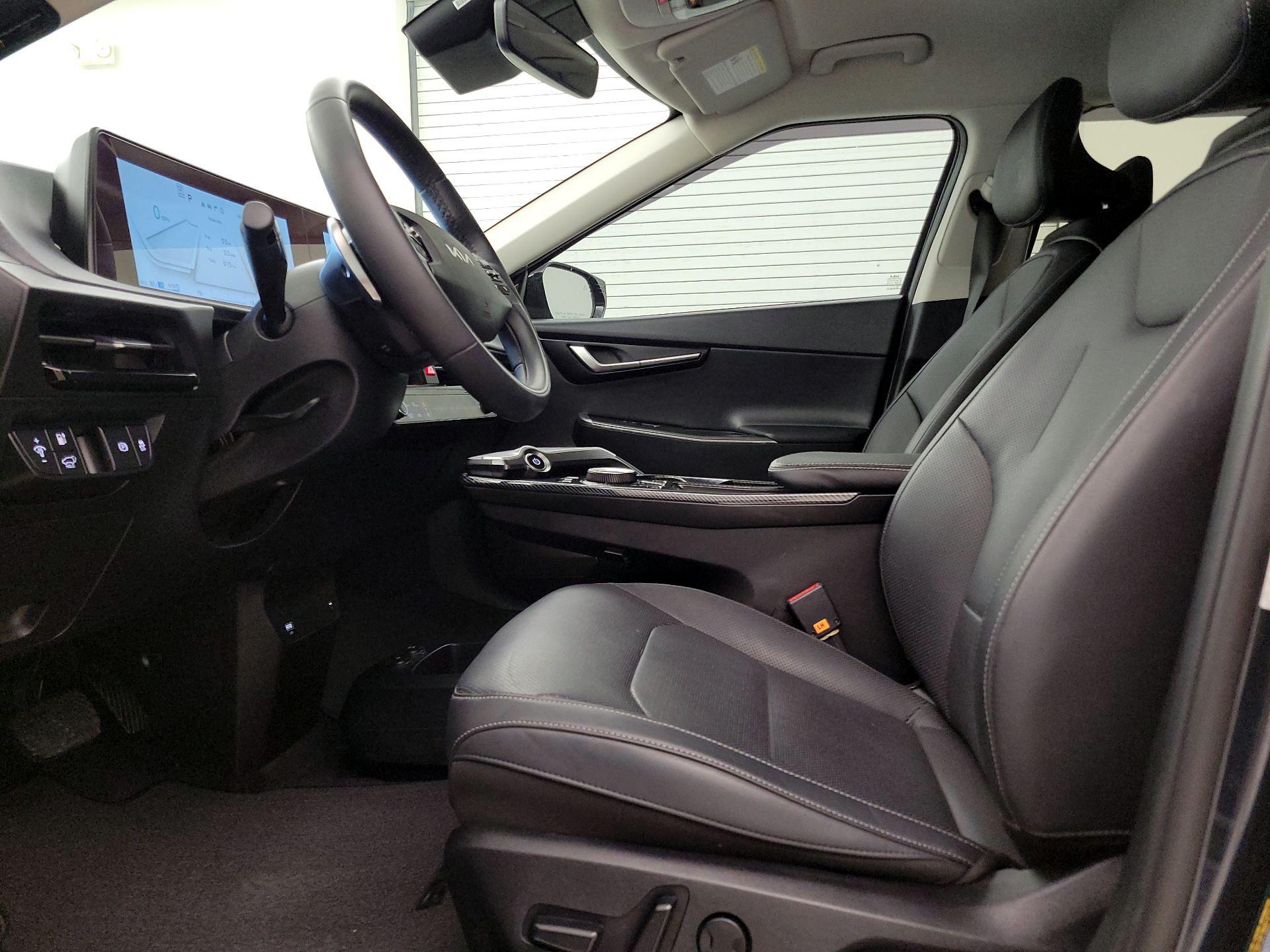 Thumbnail: 2022 Kia EV6 - 11