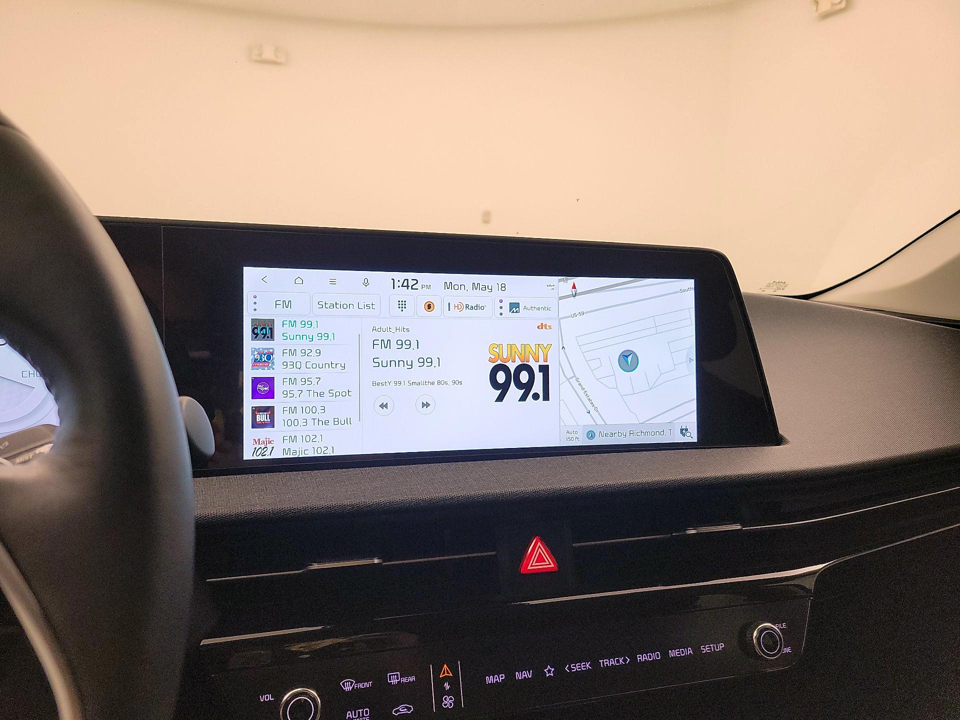 Thumbnail: 2022 Kia EV6 - 16