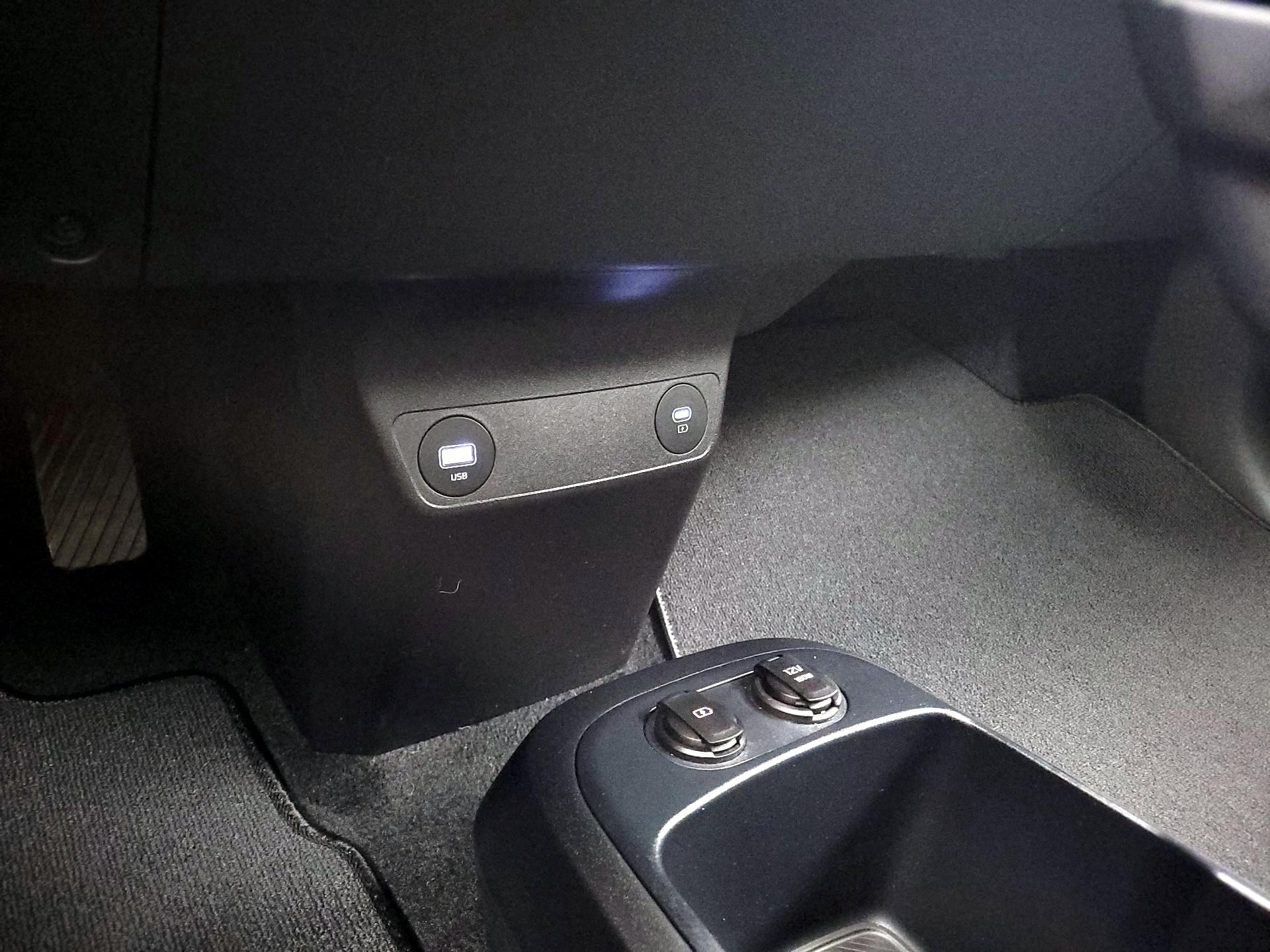 Thumbnail: 2022 Kia EV6 - 19