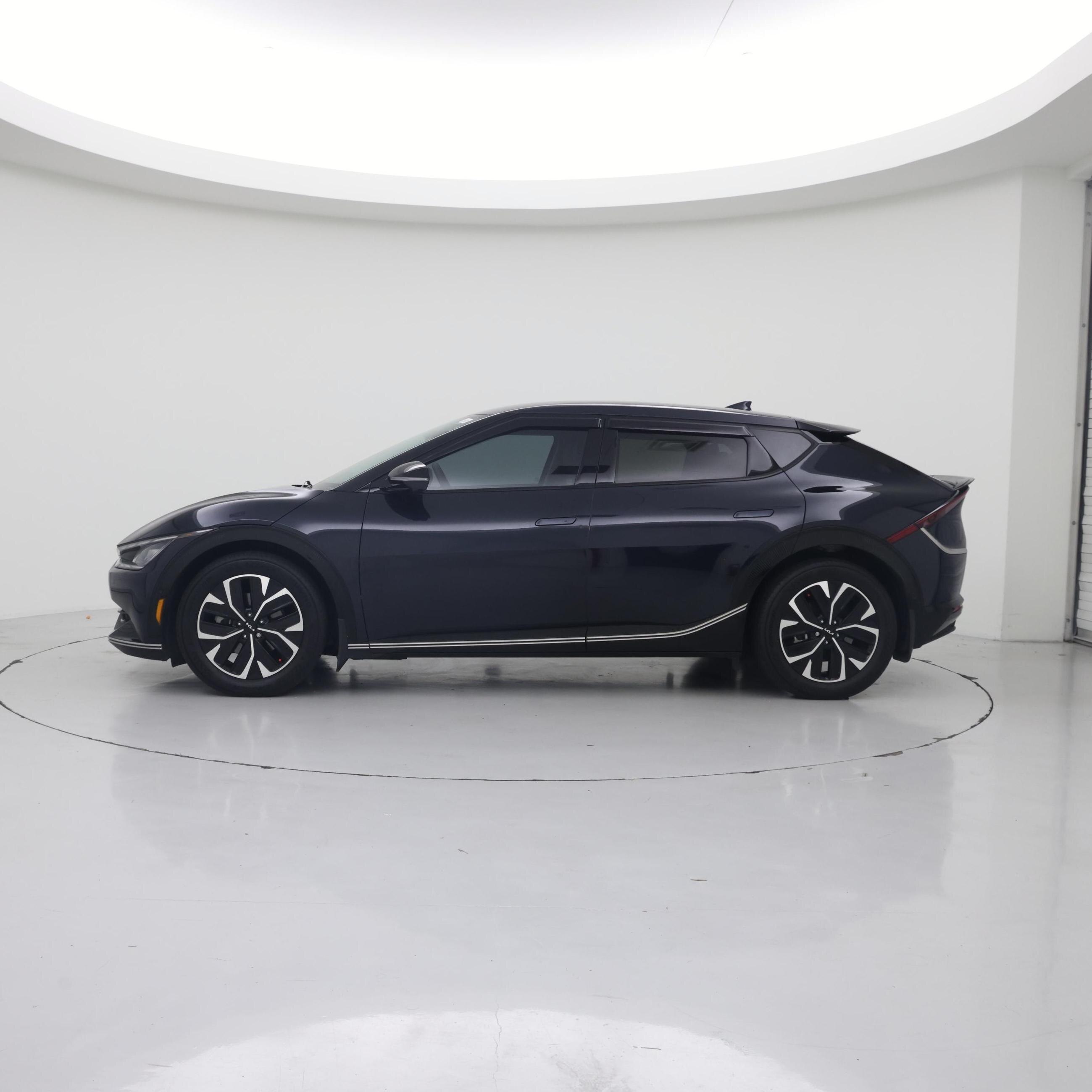 Thumbnail: 2022 Kia EV6 - 3