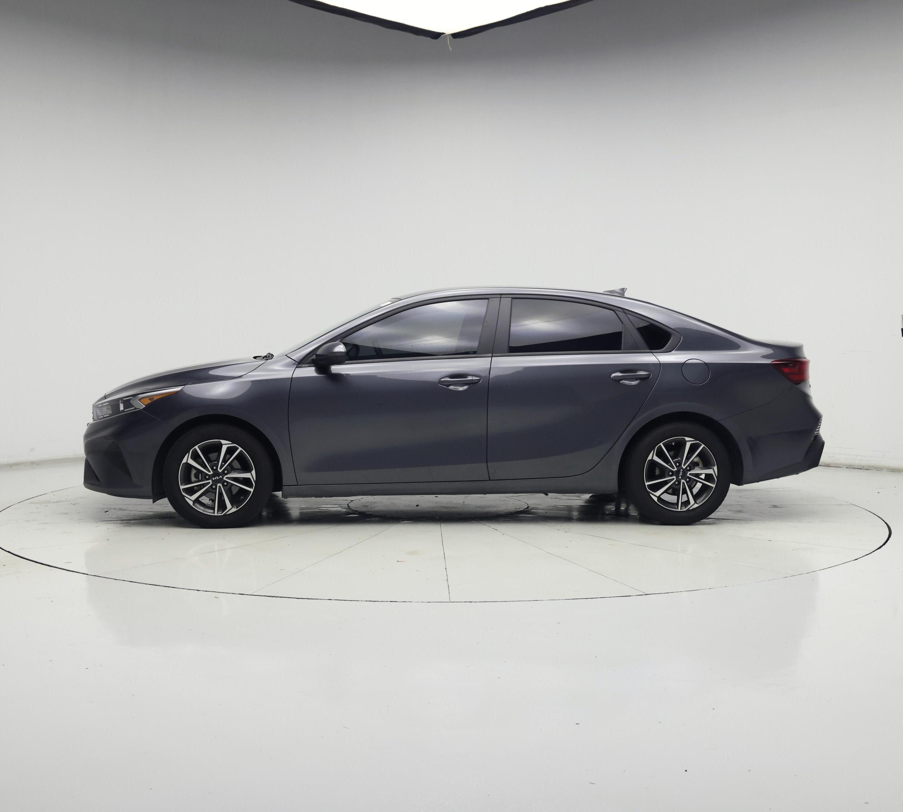 Thumbnail: 2024 Kia Forte - 3
