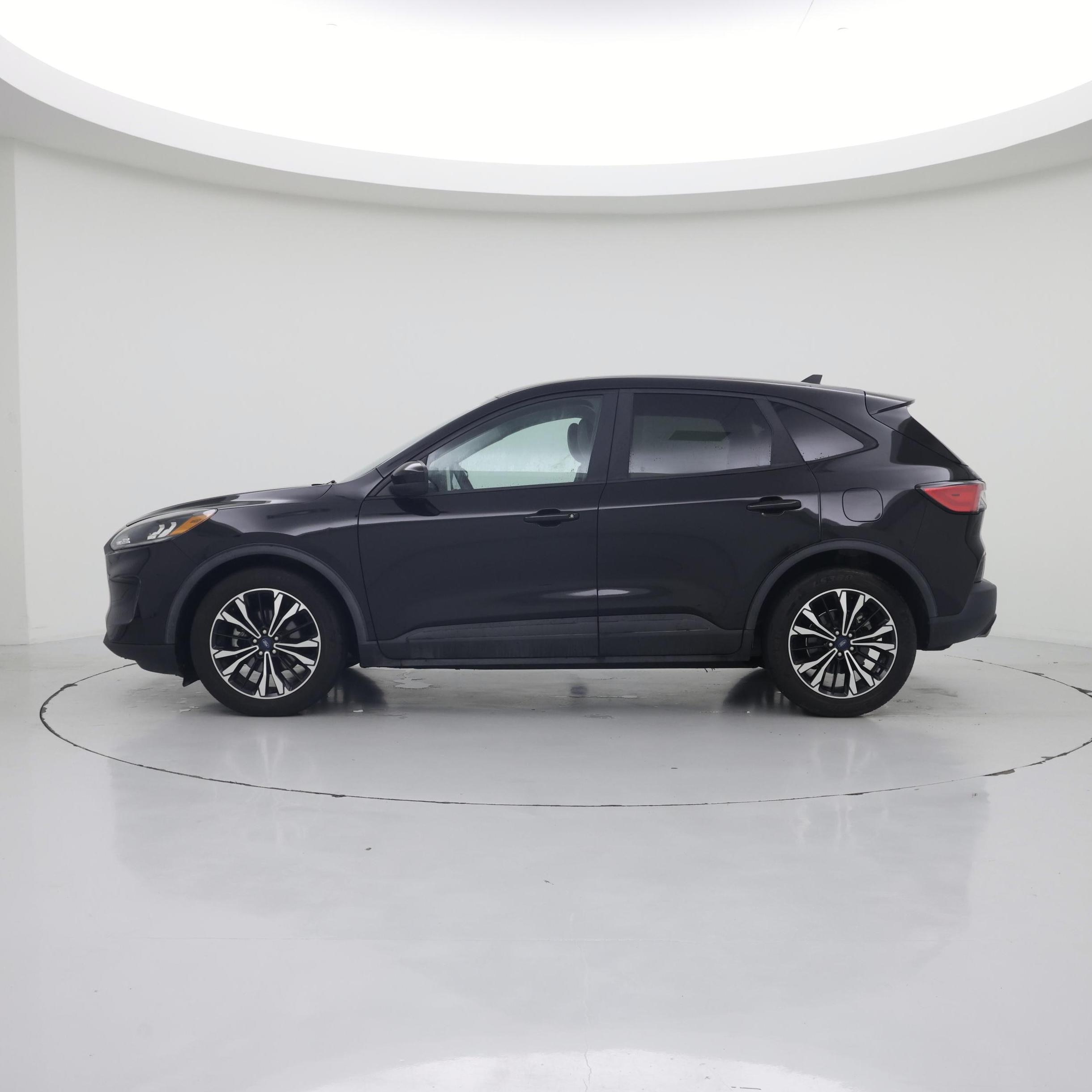 Thumbnail: 2021 Ford Escape - 3