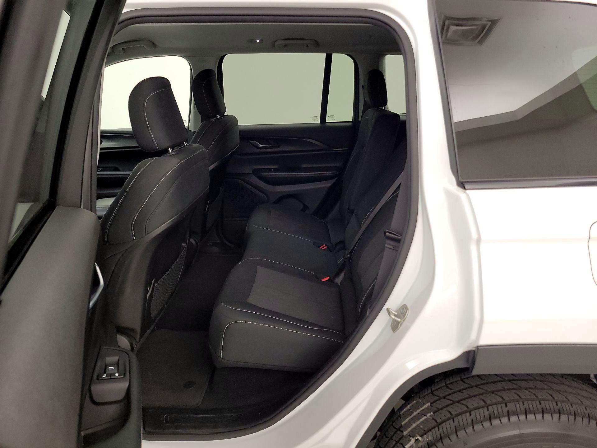 Thumbnail: 2023 Jeep Grand Cherokee - 19