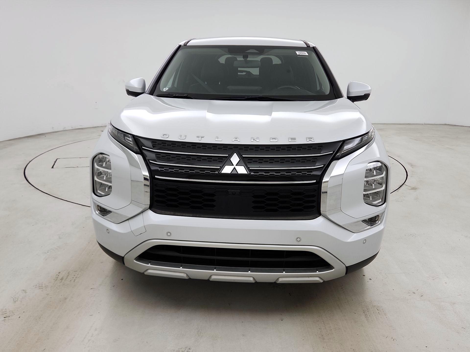 Thumbnail: 2023 Mitsubishi Outlander - 2