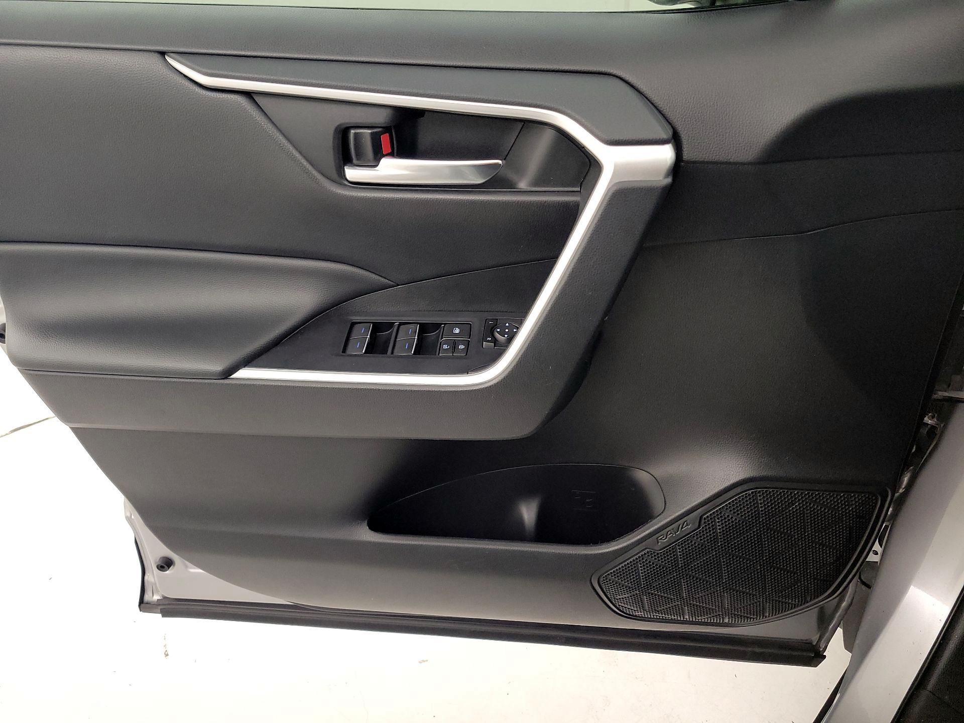 Thumbnail: 2022 Toyota RAV4 - 12