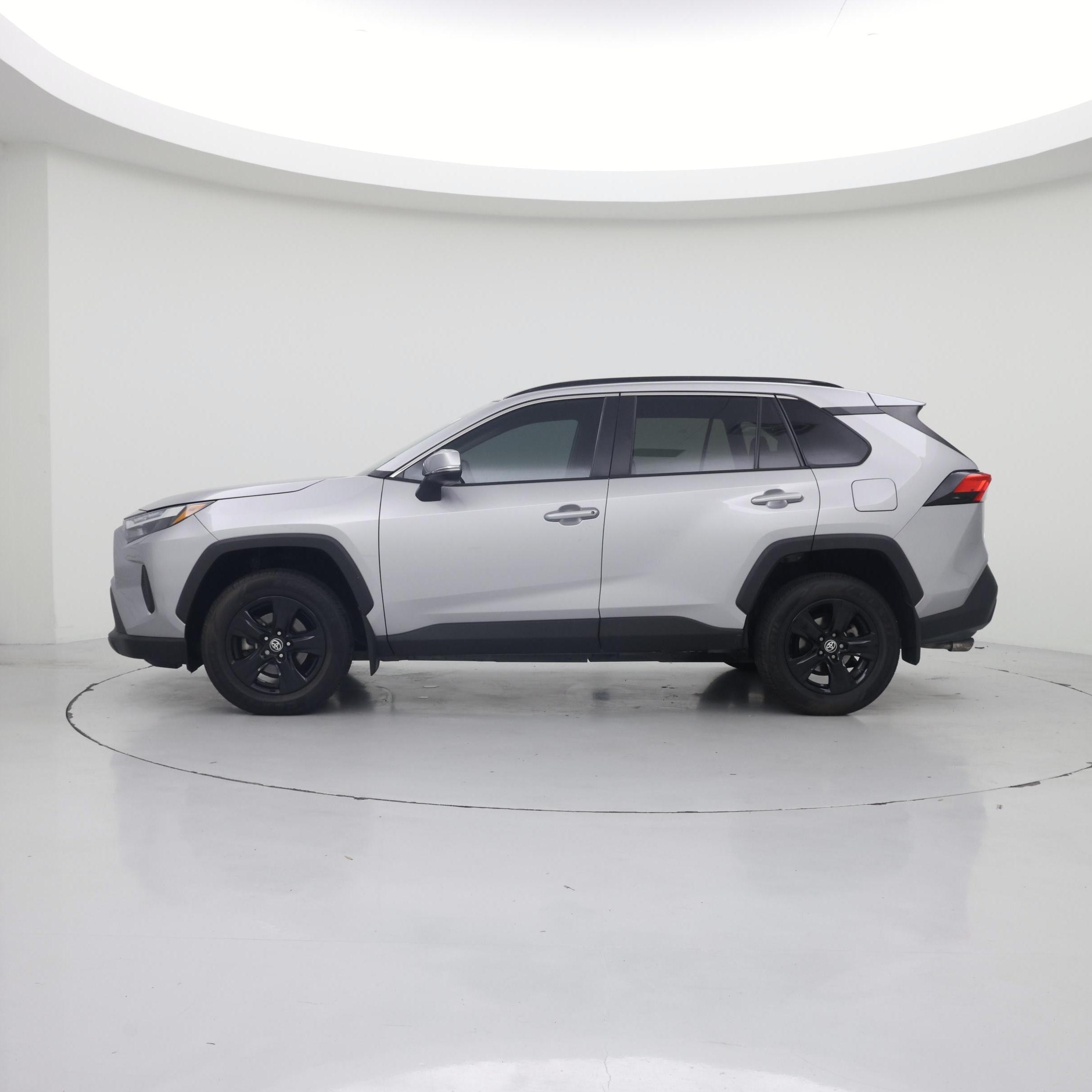 Thumbnail: 2022 Toyota RAV4 - 3