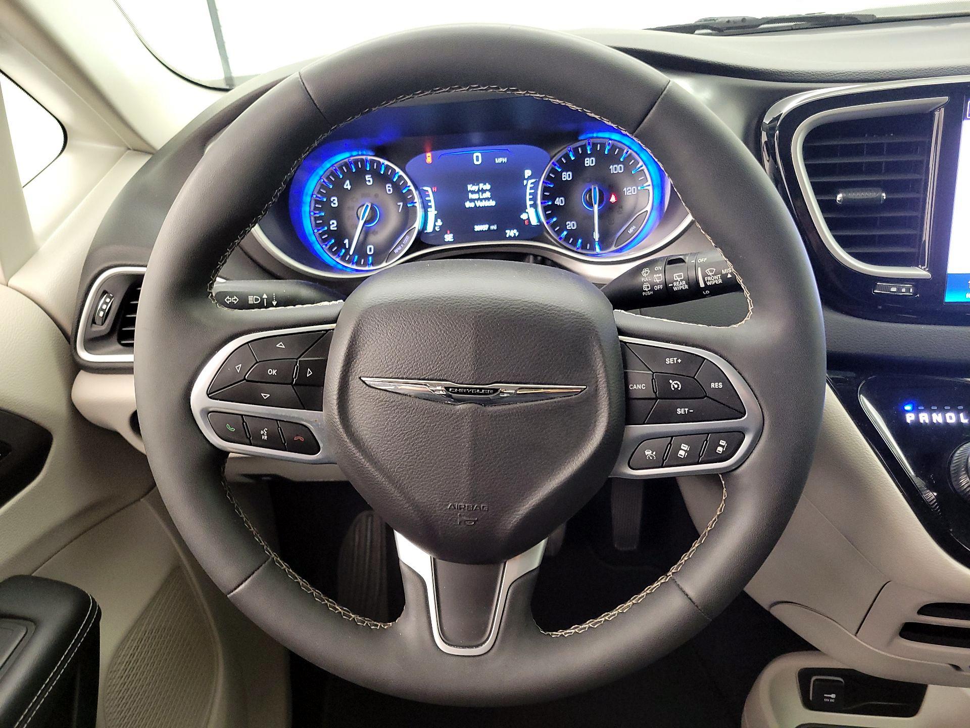 Thumbnail: 2024 Chrysler Pacifica - 10