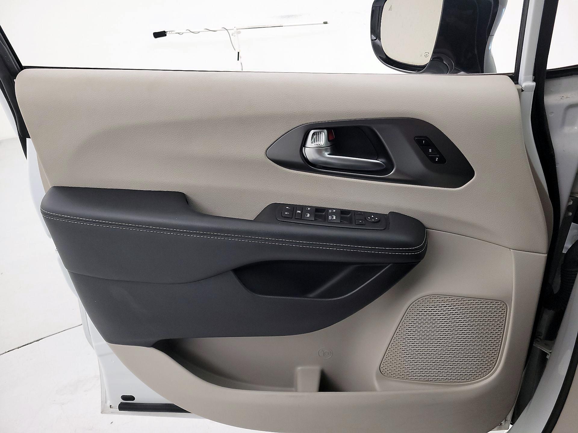 Thumbnail: 2024 Chrysler Pacifica - 12