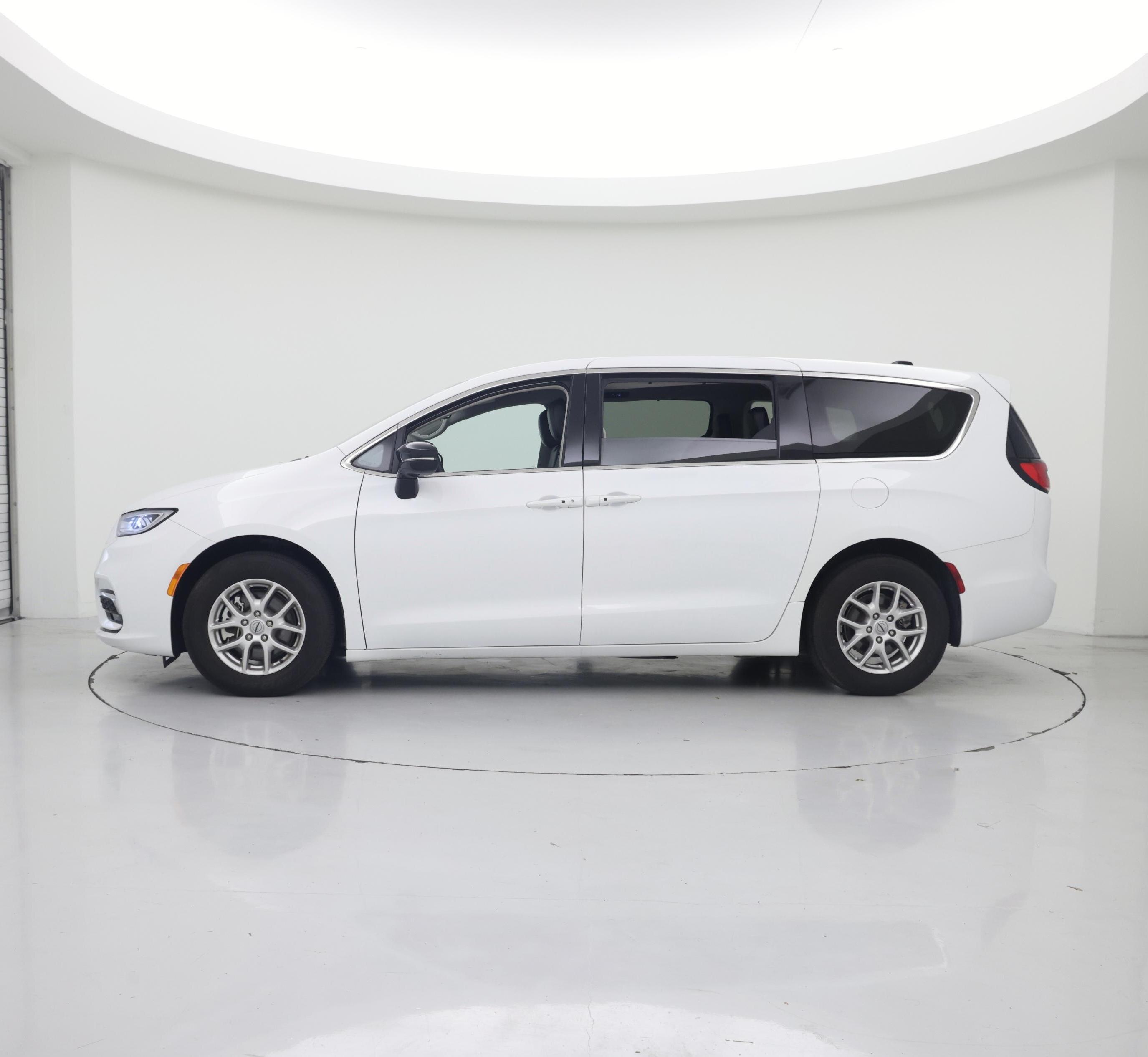Thumbnail: 2024 Chrysler Pacifica - 3
