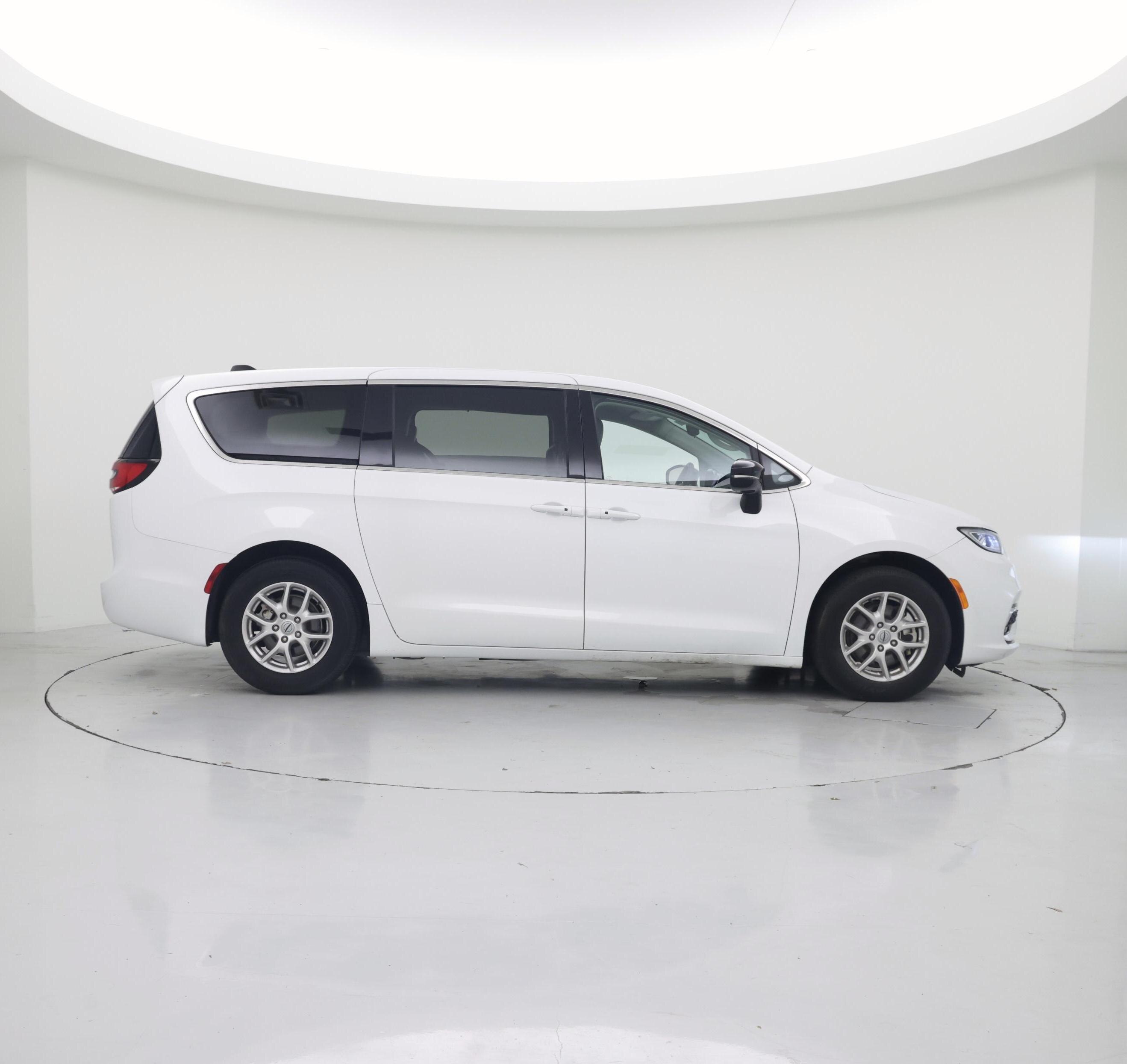 Thumbnail: 2024 Chrysler Pacifica - 7