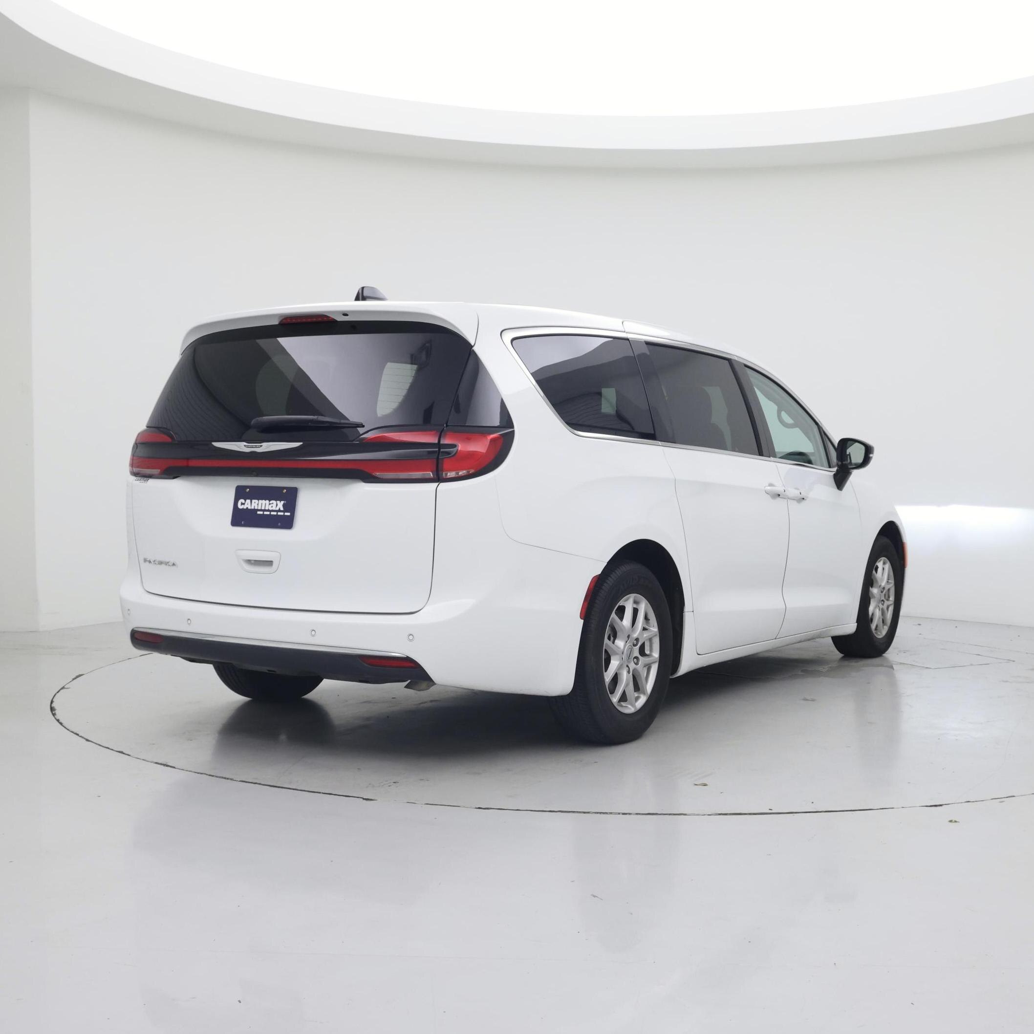 Thumbnail: 2024 Chrysler Pacifica - 8