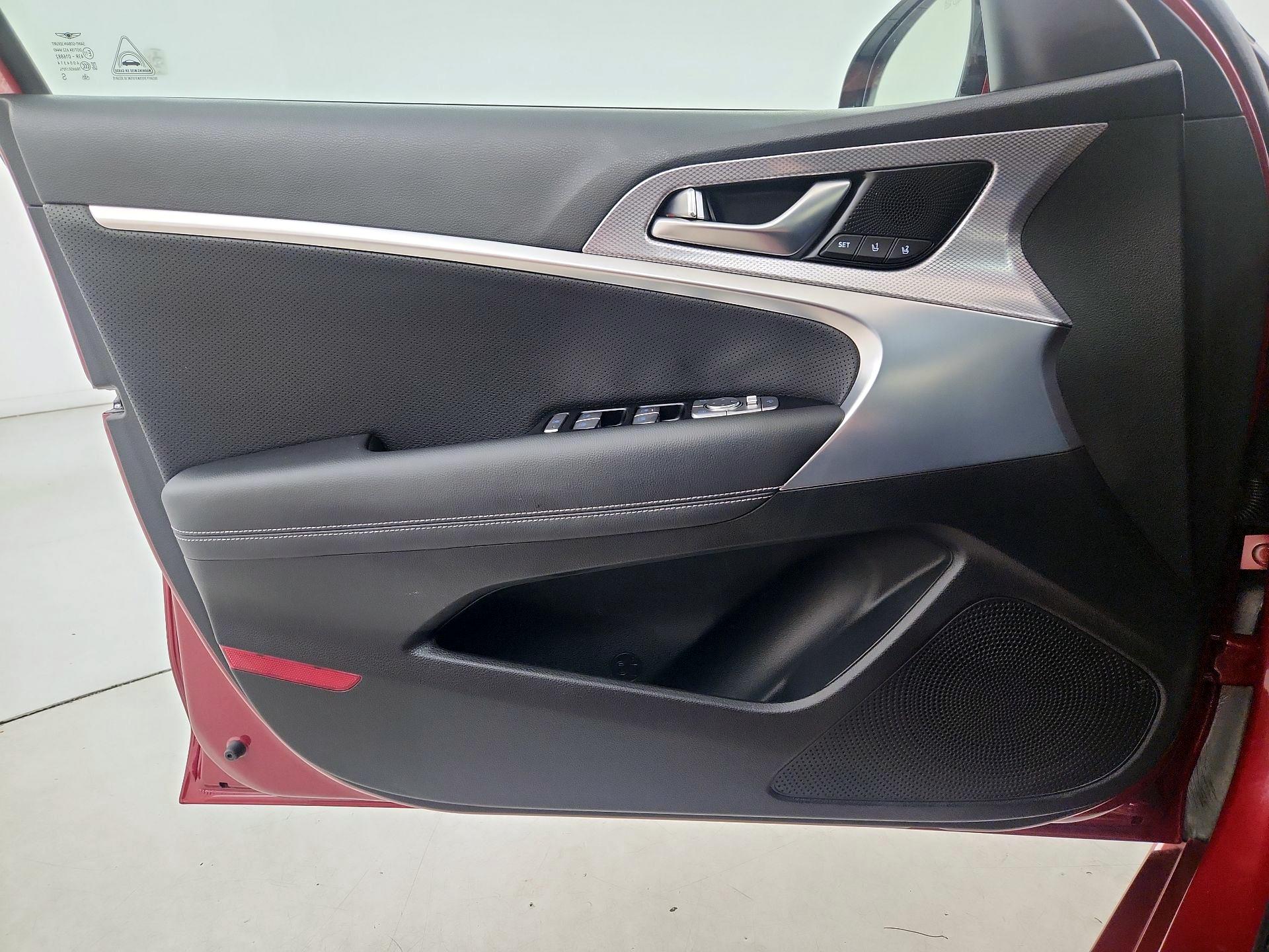 Thumbnail: 2023 Genesis G70 - 12