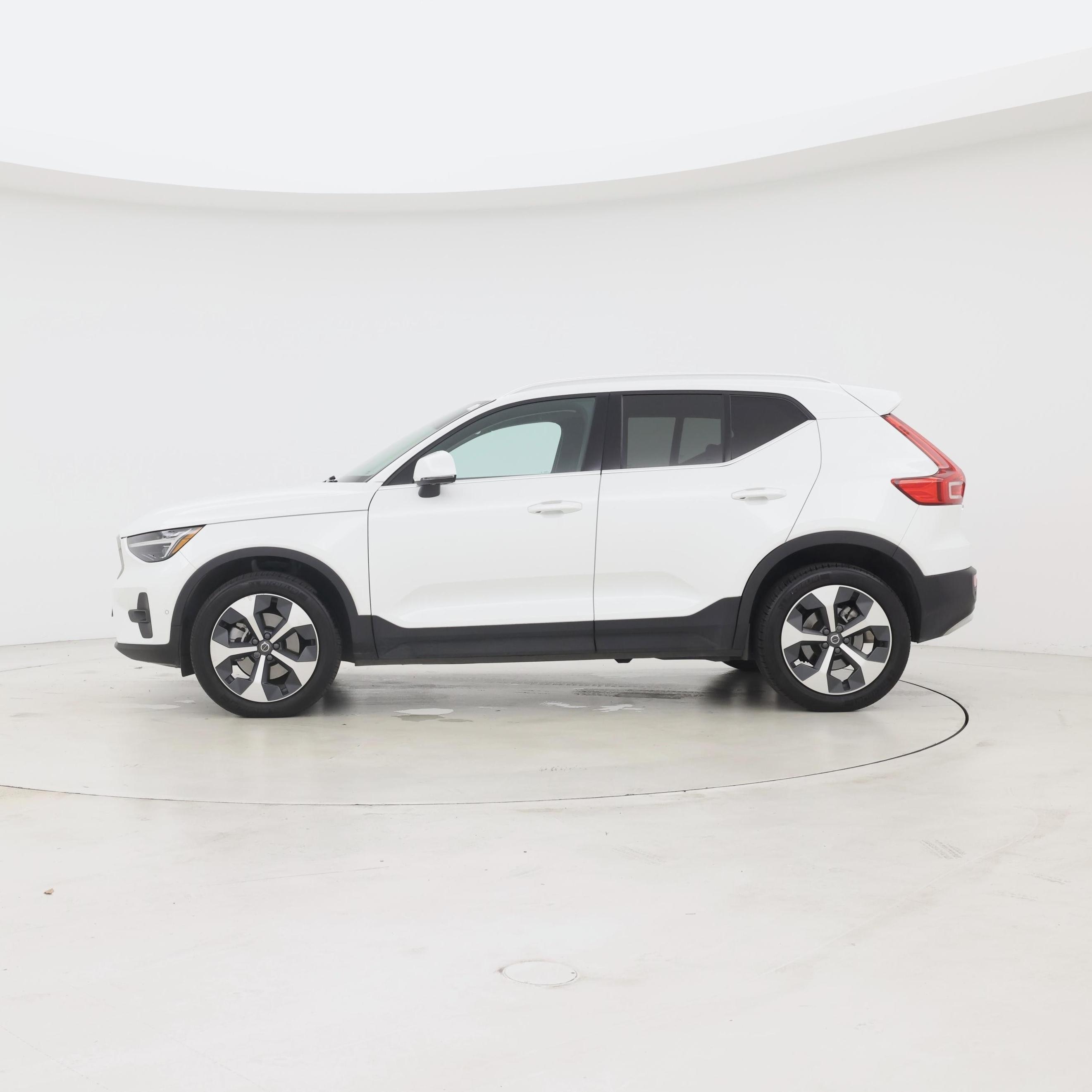 Thumbnail: 2024 Volvo XC40 - 3