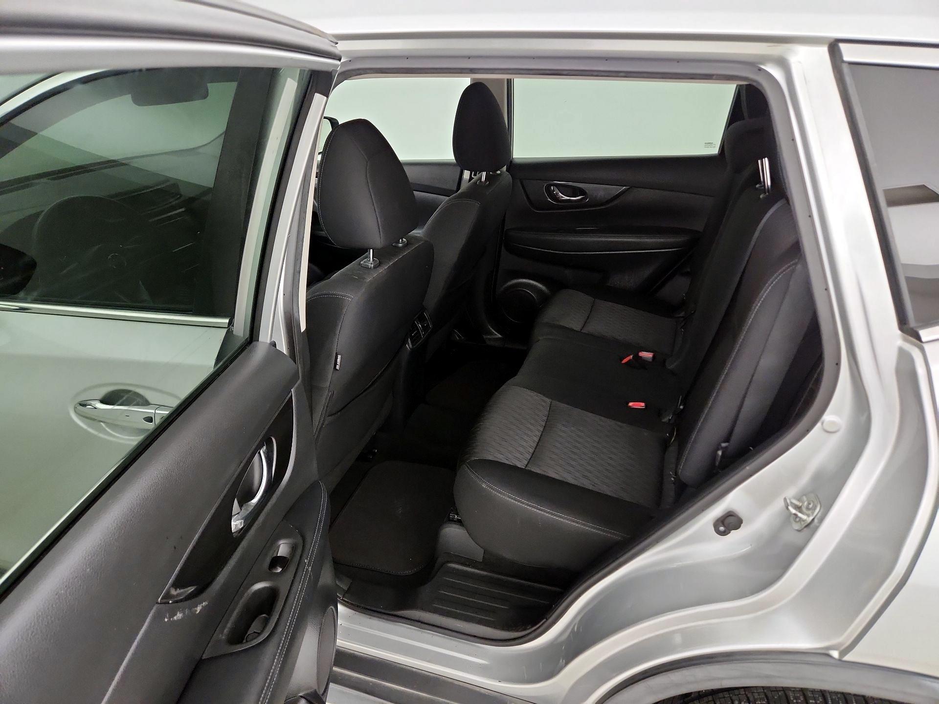 Thumbnail: 2019 Nissan Rogue - 17