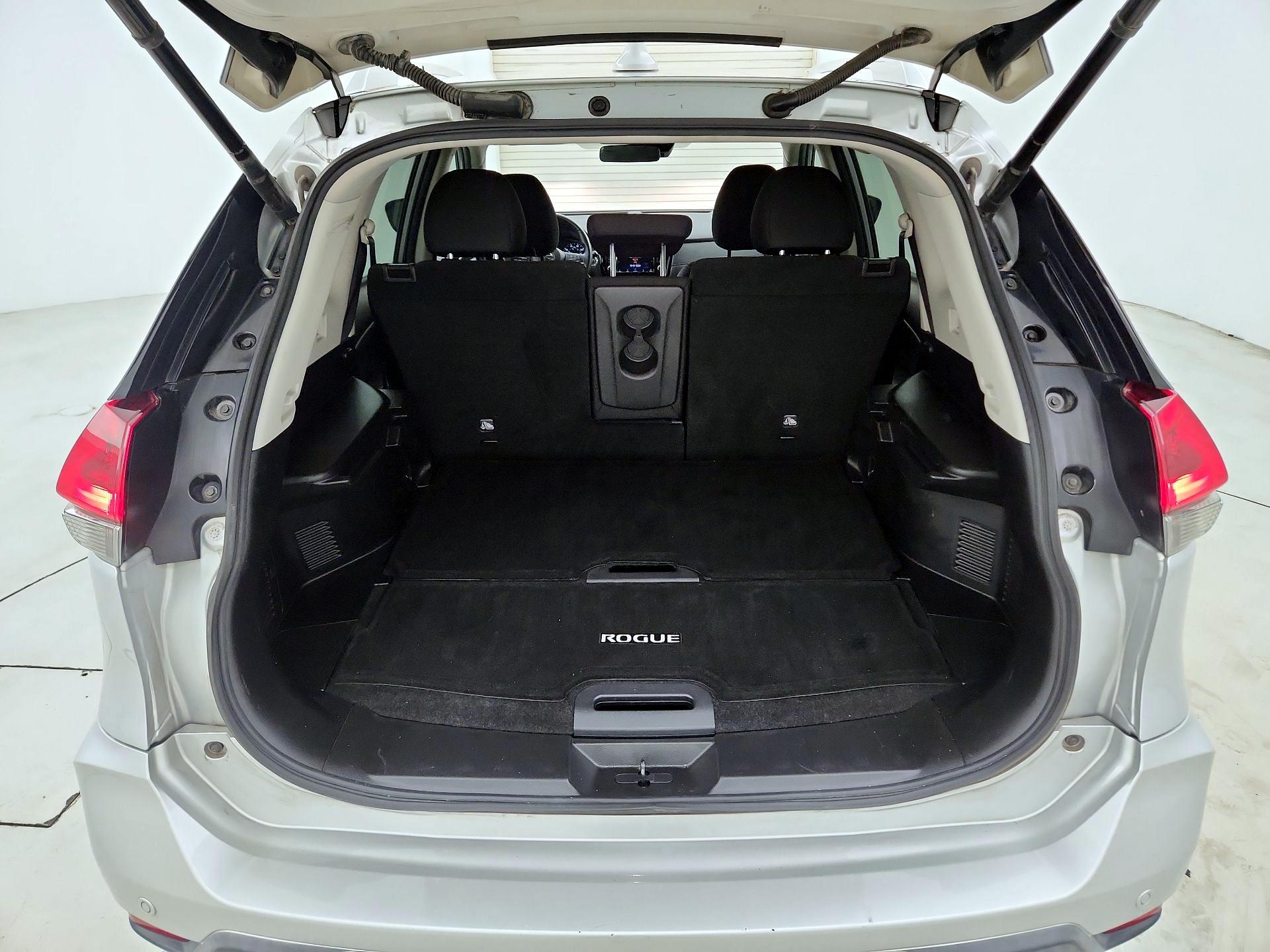 Thumbnail: 2019 Nissan Rogue - 18
