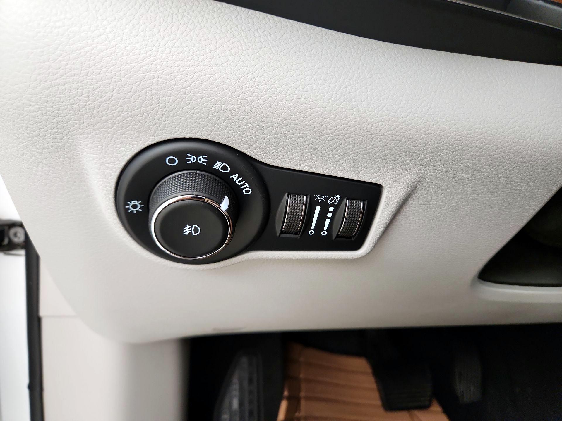 Thumbnail: 2023 Jeep Compass - 13