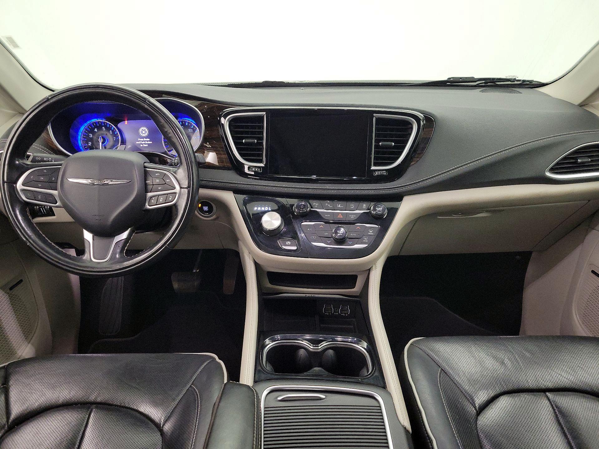 Thumbnail: 2022 Chrysler Pacifica - 9