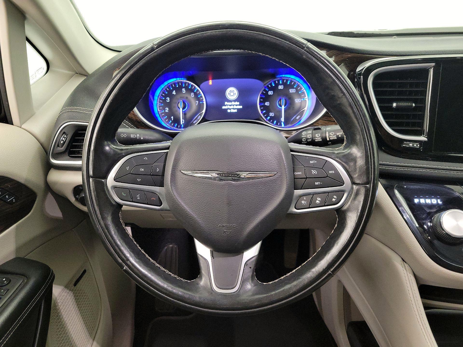 Thumbnail: 2022 Chrysler Pacifica - 10