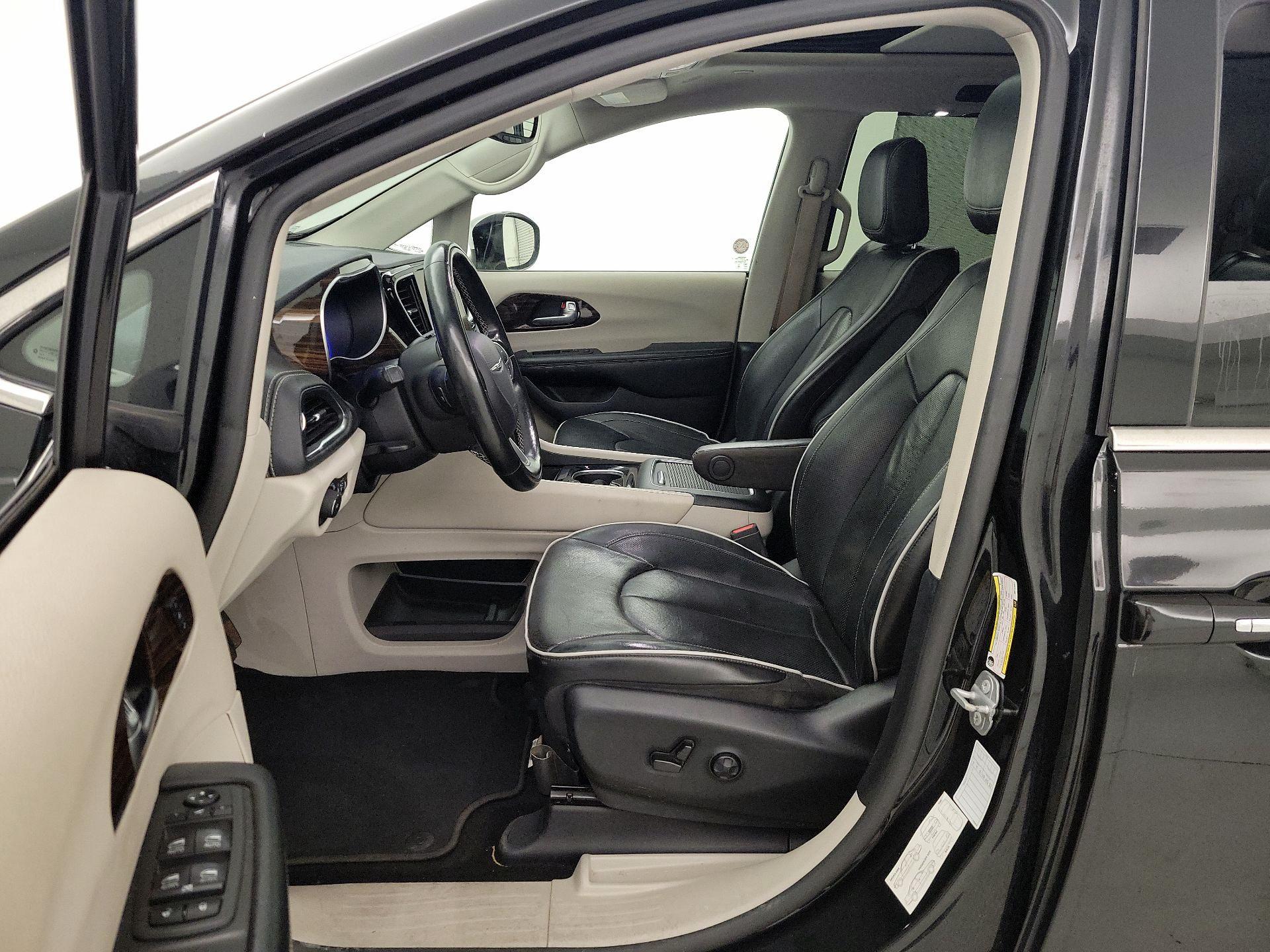 Thumbnail: 2022 Chrysler Pacifica - 11