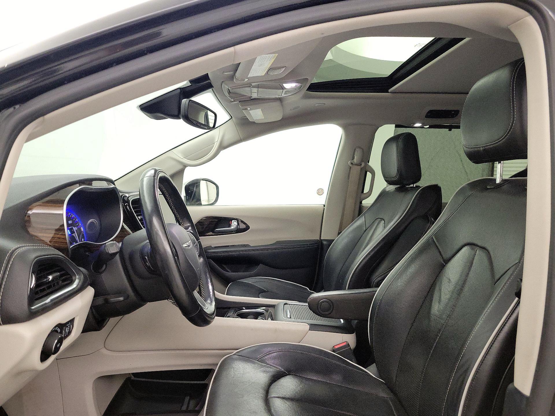 Thumbnail: 2022 Chrysler Pacifica - 19