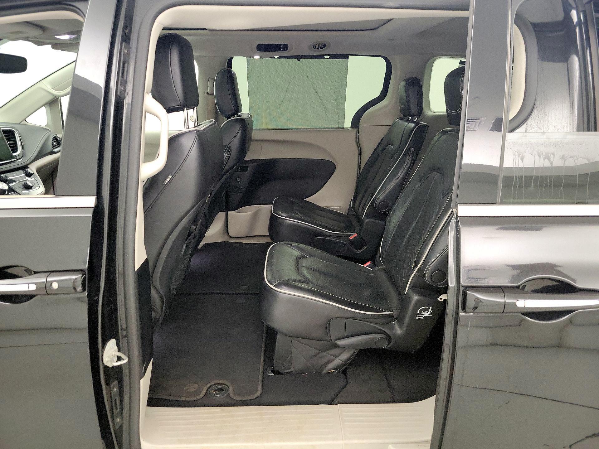 Thumbnail: 2022 Chrysler Pacifica - 20
