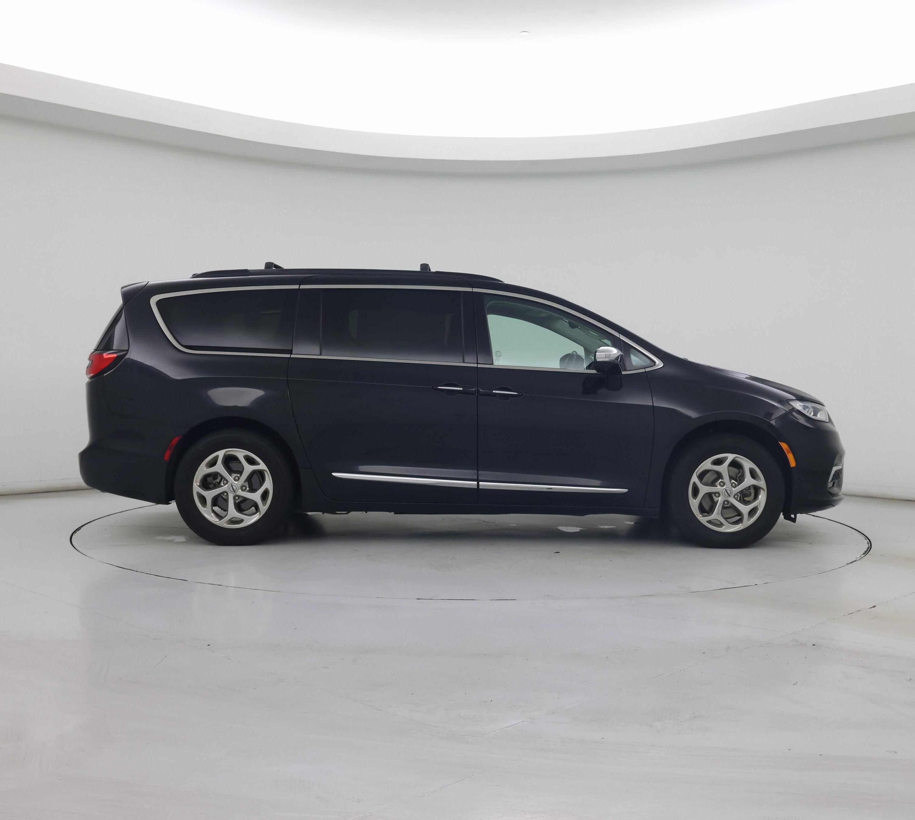 Thumbnail: 2022 Chrysler Pacifica - 7